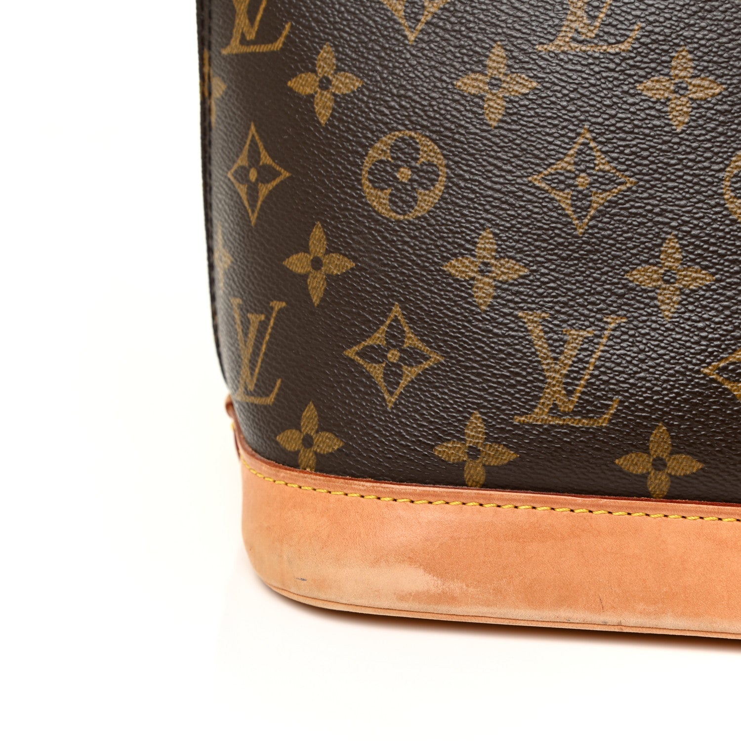 Louis Vuitton Monogram Alma PM 16 of 27