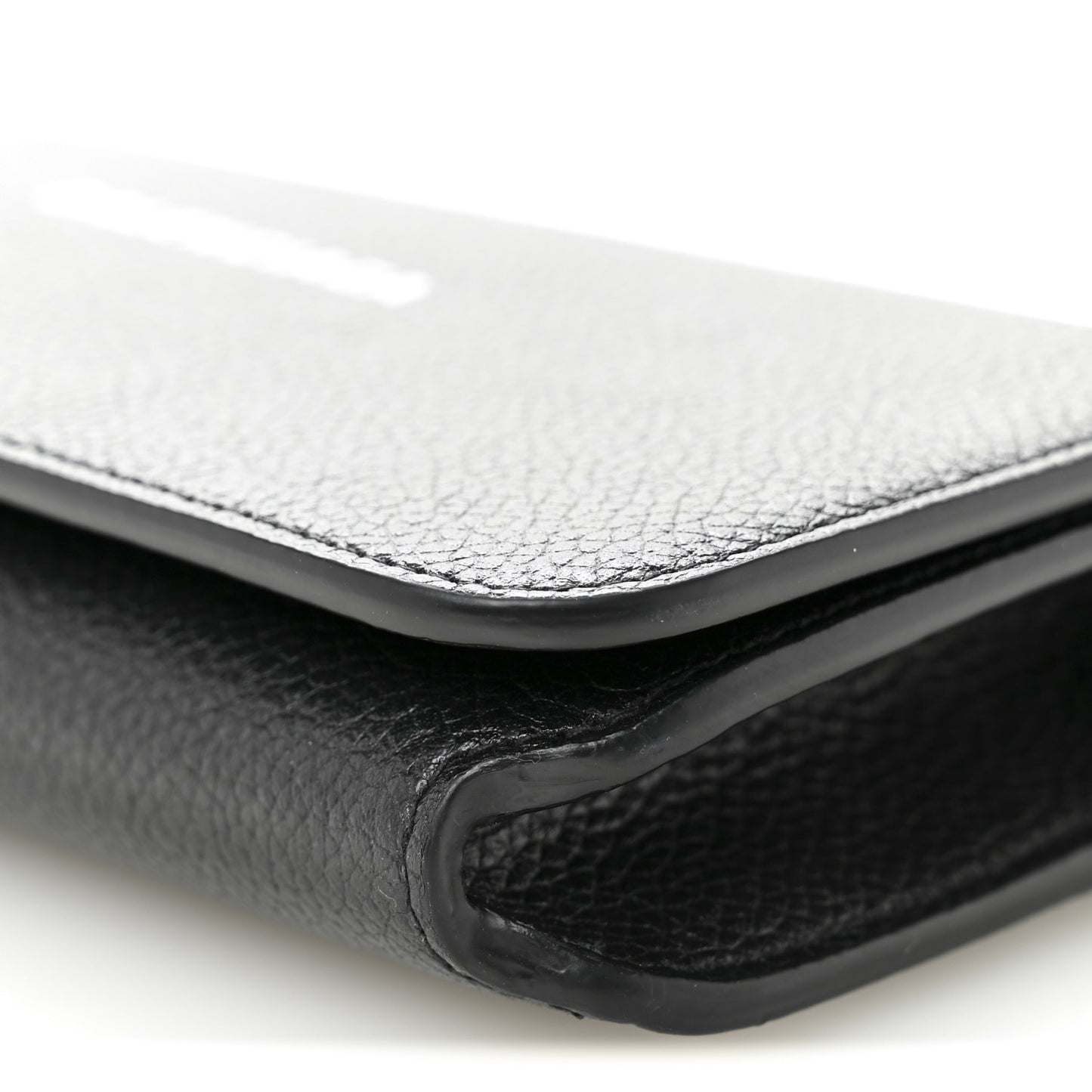 Grained Calfskin Logo Cash Phone Holder Wallet On Chain Black White