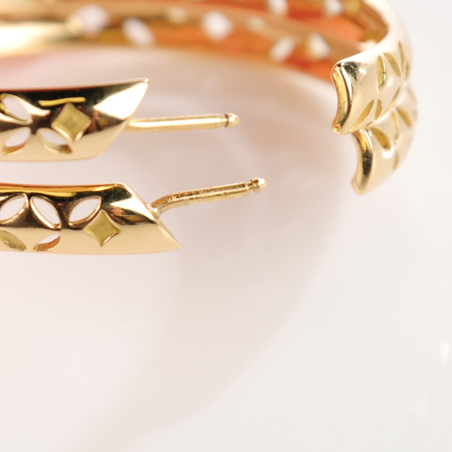 18K Yellow Gold Gallea Hoop Earrings