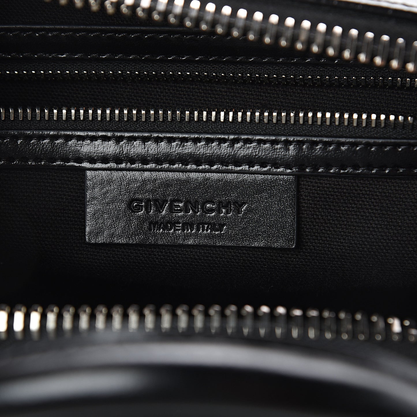 Shiny Lord Calfskin Medium Antigona Black