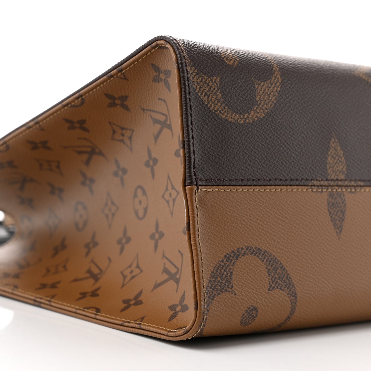 Reverse Monogram Giant Onthego MM