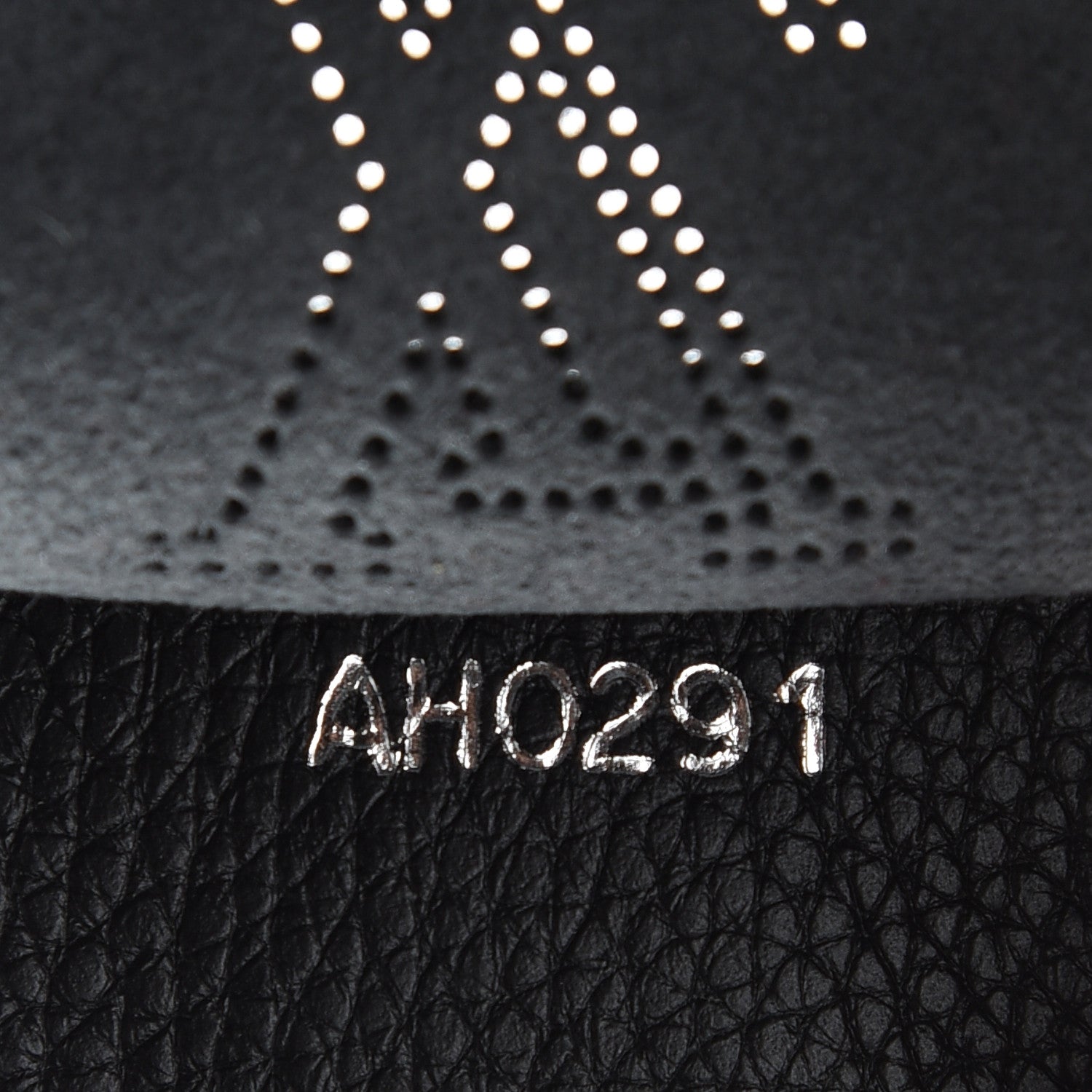 Louis Vuitton Mahina Carmel Hobo Black 7 of 9