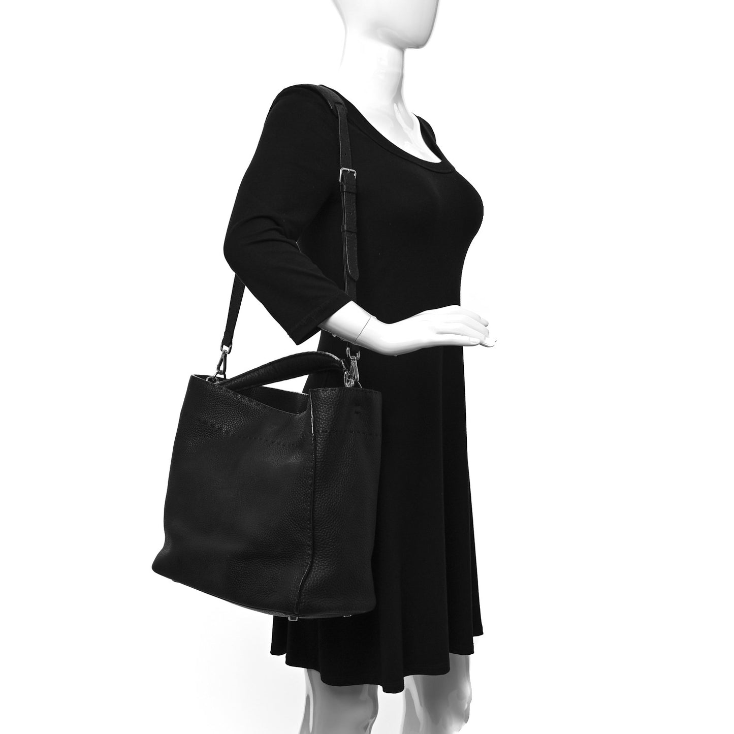 Cuoio Romano Selleria Large Anna Bucket Bag Black