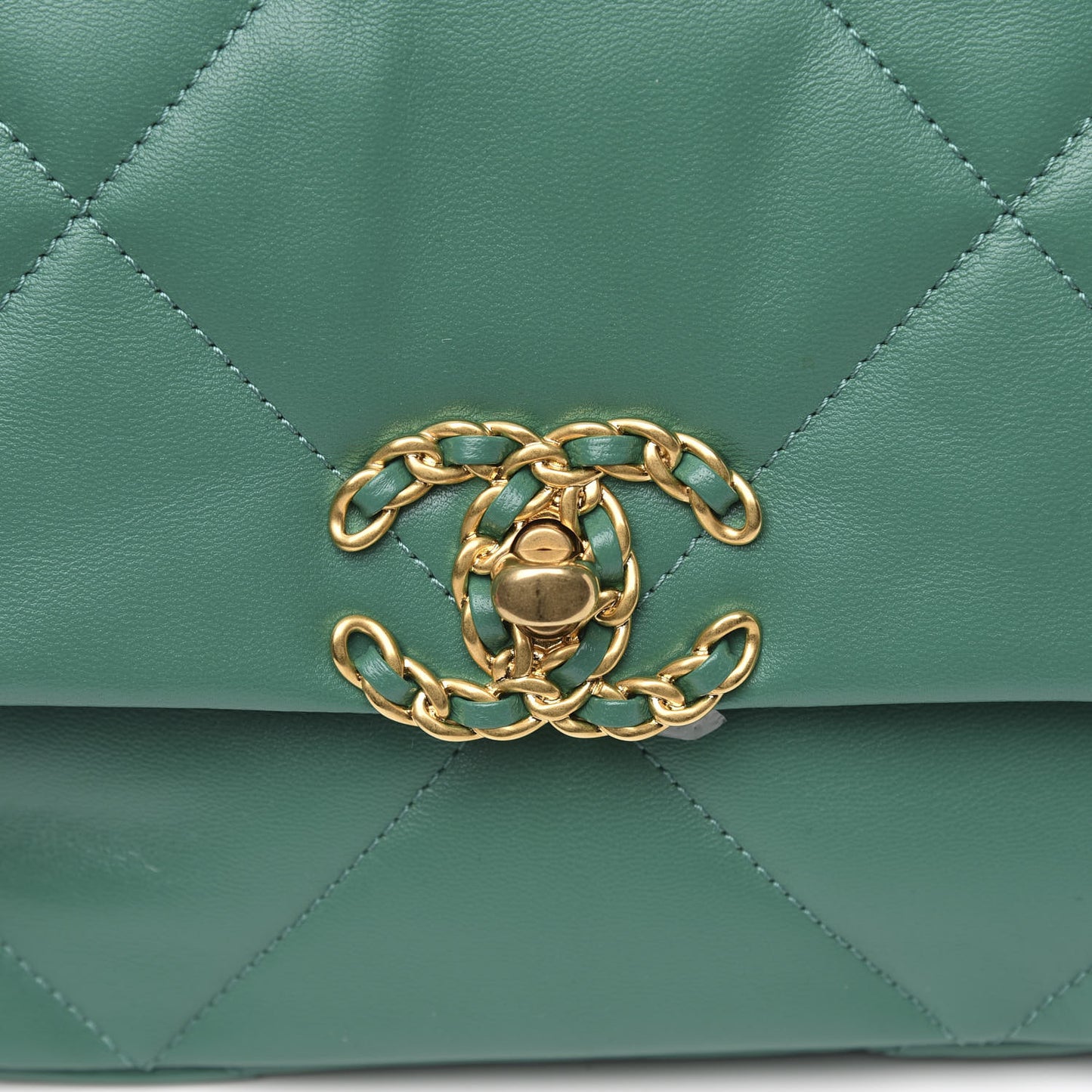 Lambskin Quilted Medium 19 Flap Green