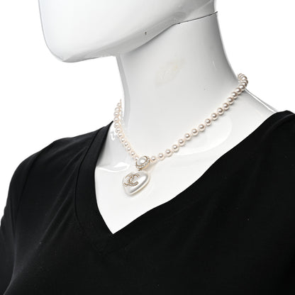 Chanel Pearl Crystal CC Heart Short Necklace Pearly White Gold 2 of 6