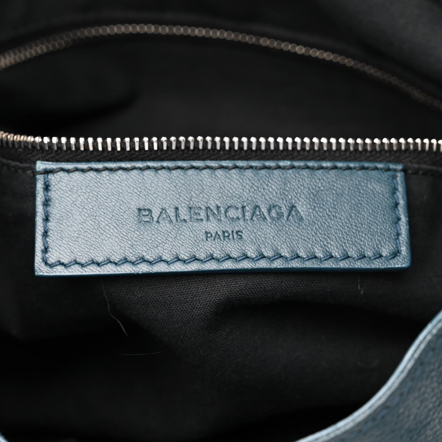 Chevre Silver Metallic Edge Hardware Velo Bleu Paon