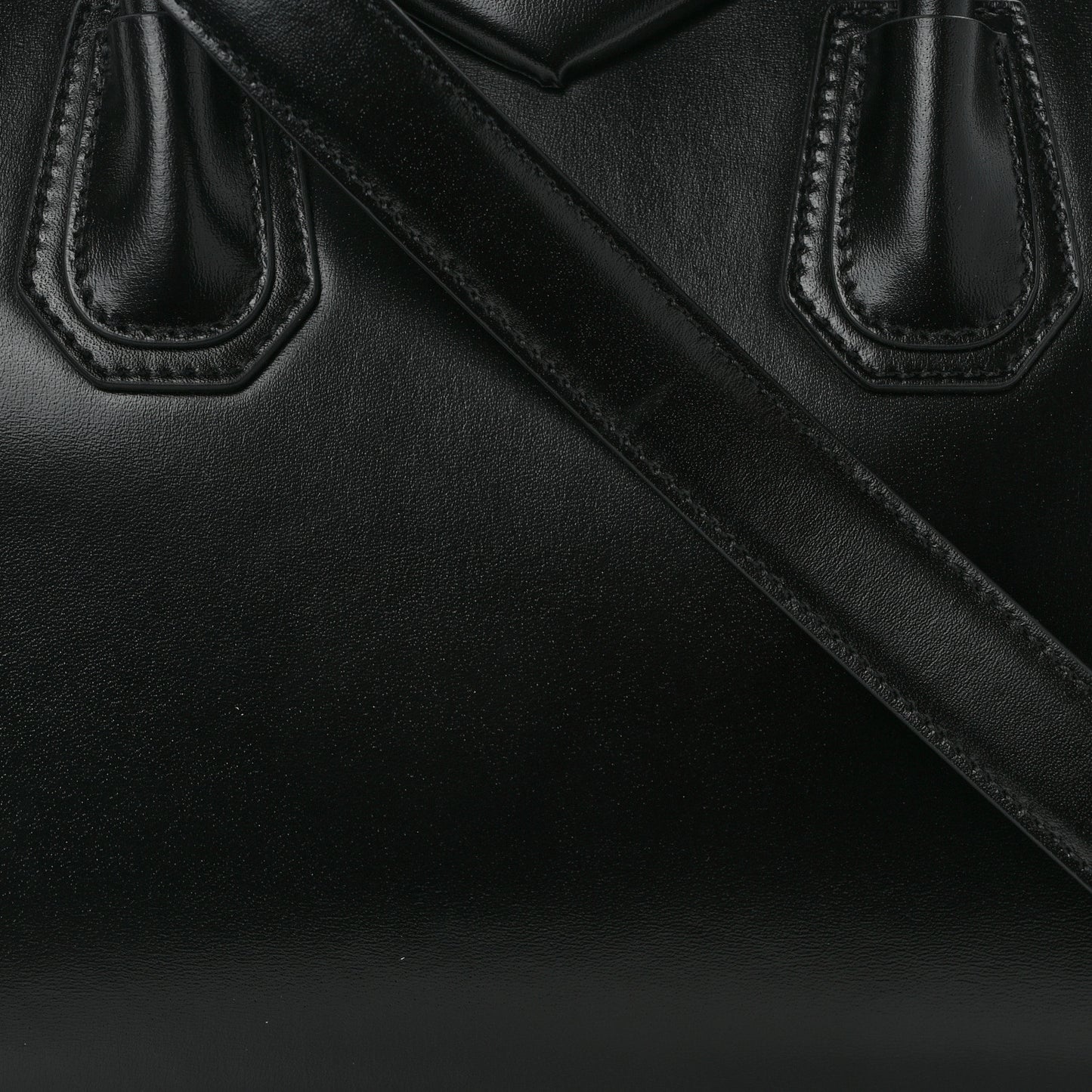Shiny Lord Calfskin Small Antigona Black