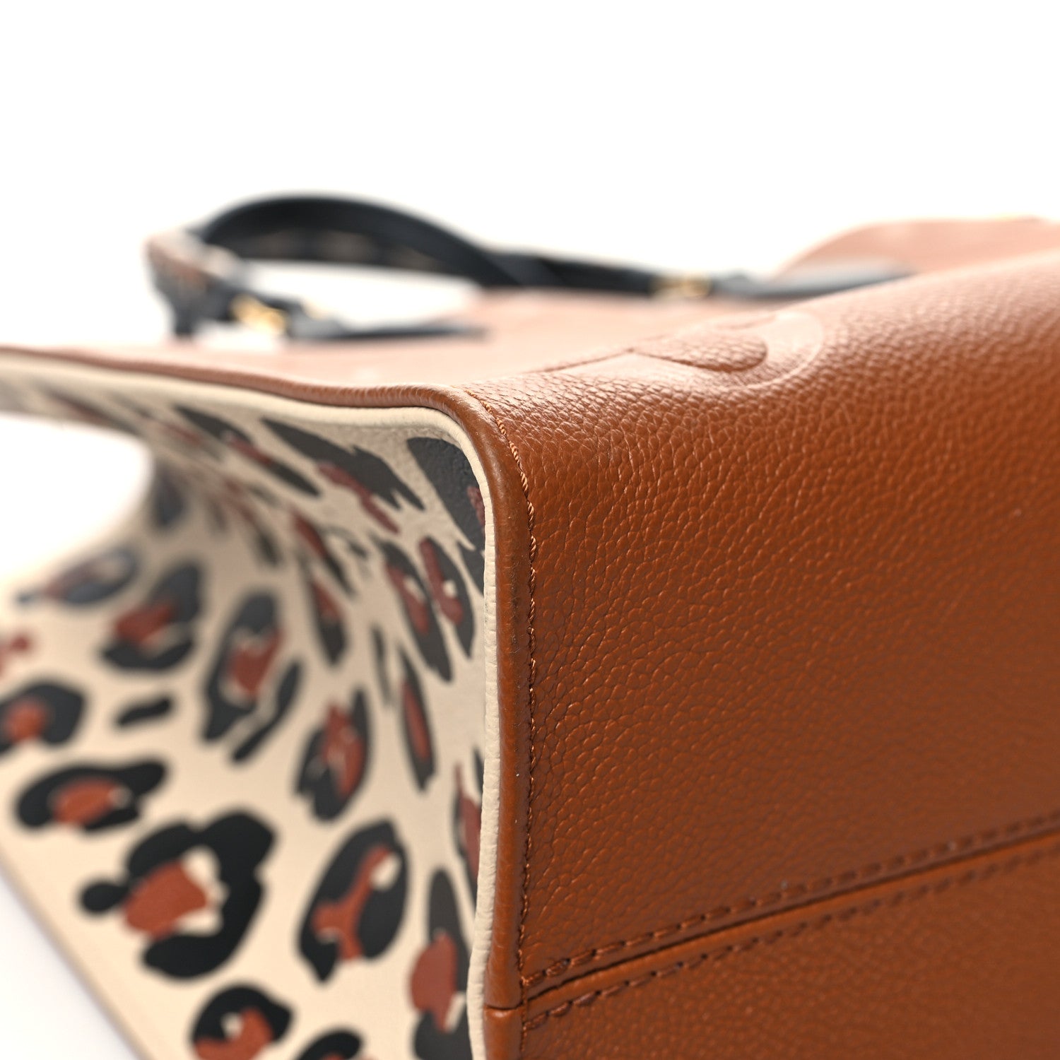 Louis Vuitton Empreinte Monogram Giant Wild At Heart Onthego MM Caramel 10 of 11