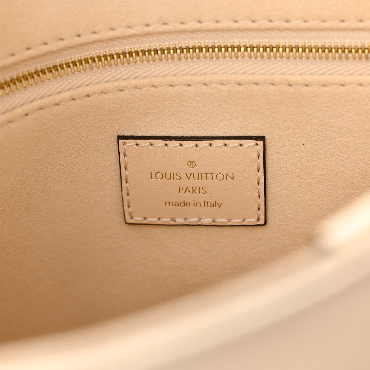Louis Vuitton Empreinte Monogram Giant Onthego PM Cream Beige 6 of 9