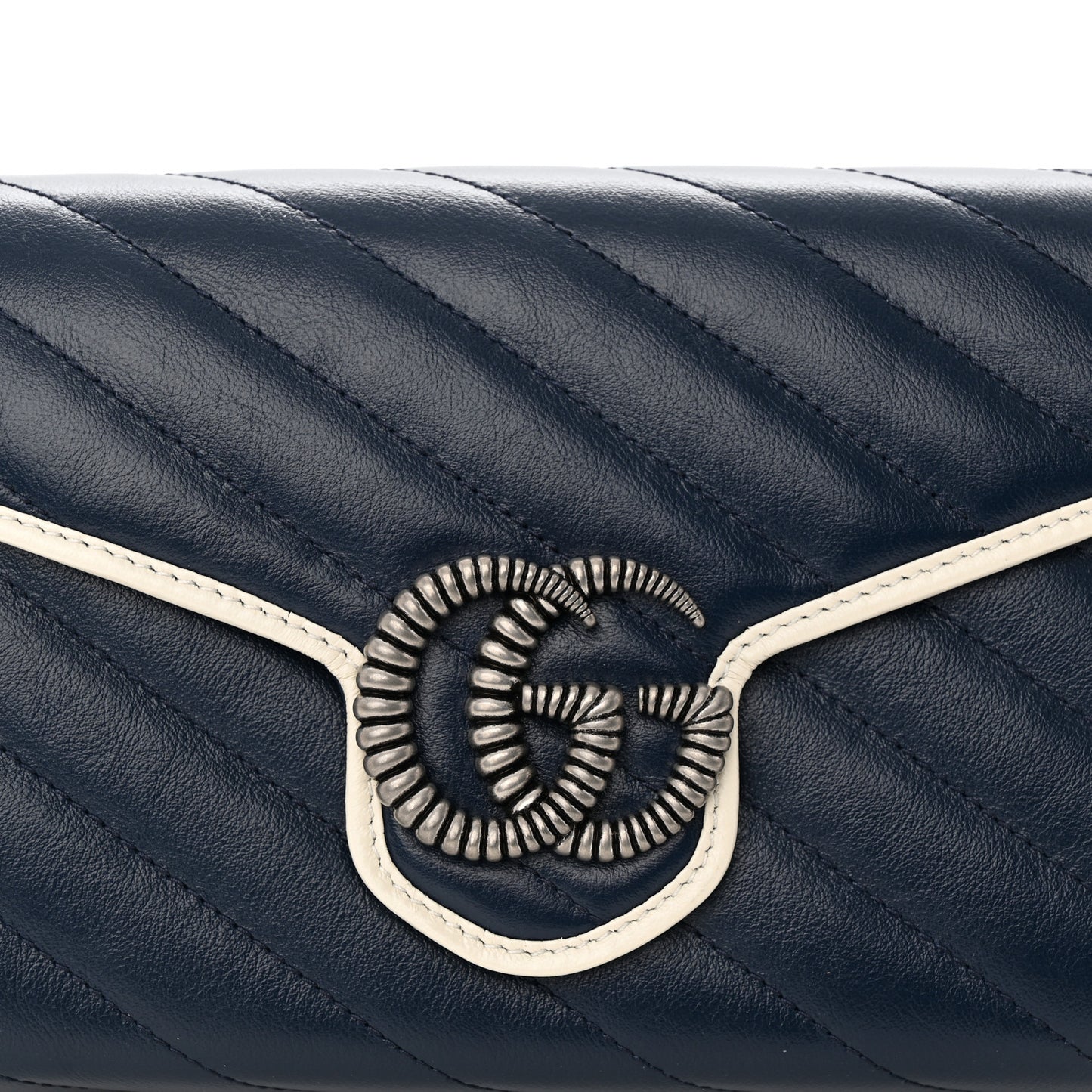 Vintage Effect Calfskin Matelasse Diagonal Torchon GG Marmont Chain Wallet Blue Agata Mystic White