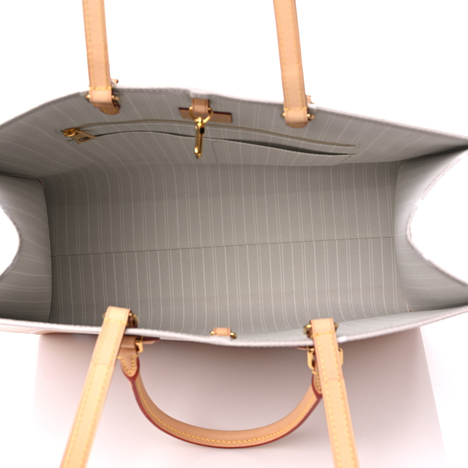 Louis Vuitton Monogram Giant By The Pool Onthego GM Brume 5 of 9