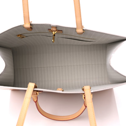 Louis Vuitton Monogram Giant By The Pool Onthego GM Brume 5 of 9