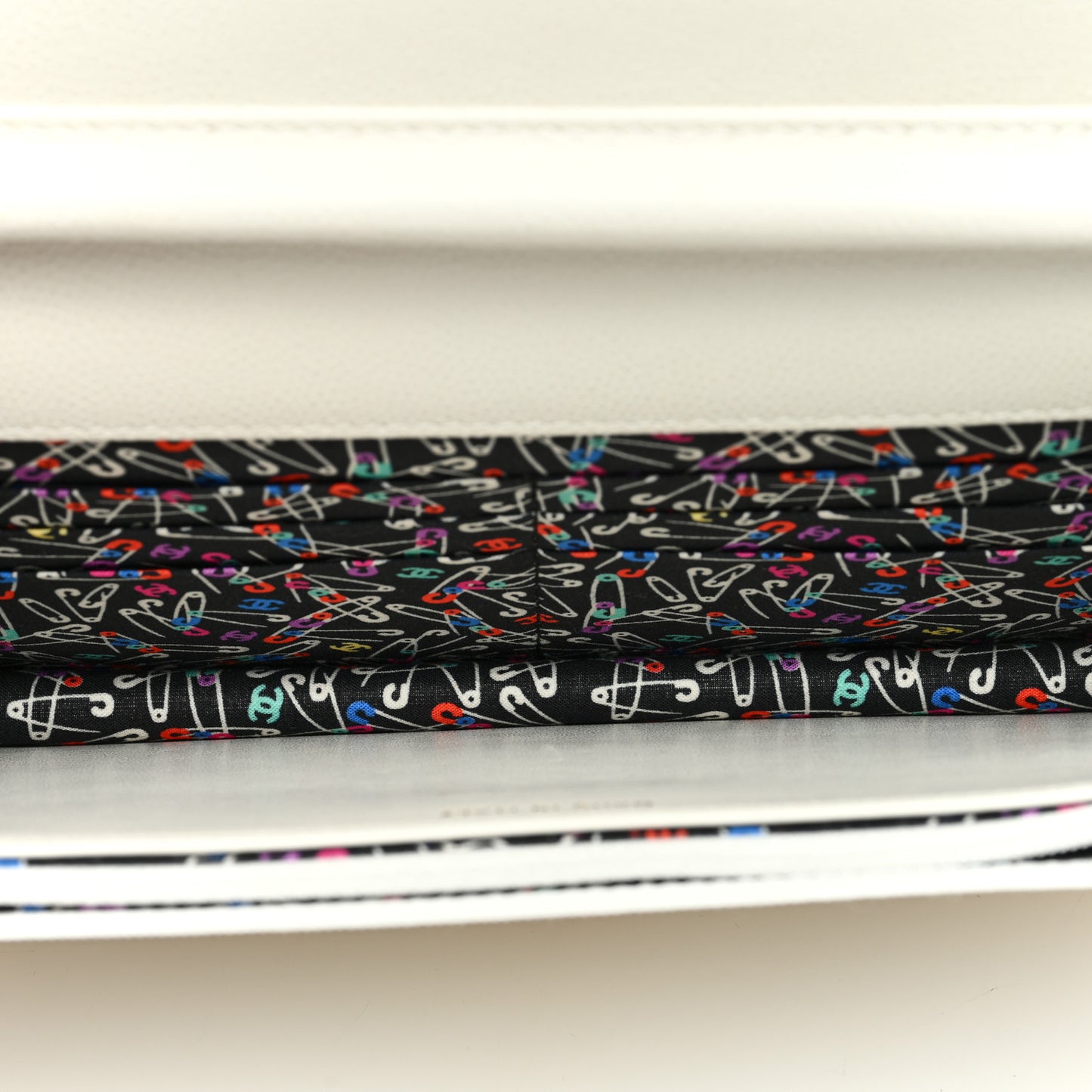 Caviar Quilted Chain CC Quilted Wallet On Chain WOC White