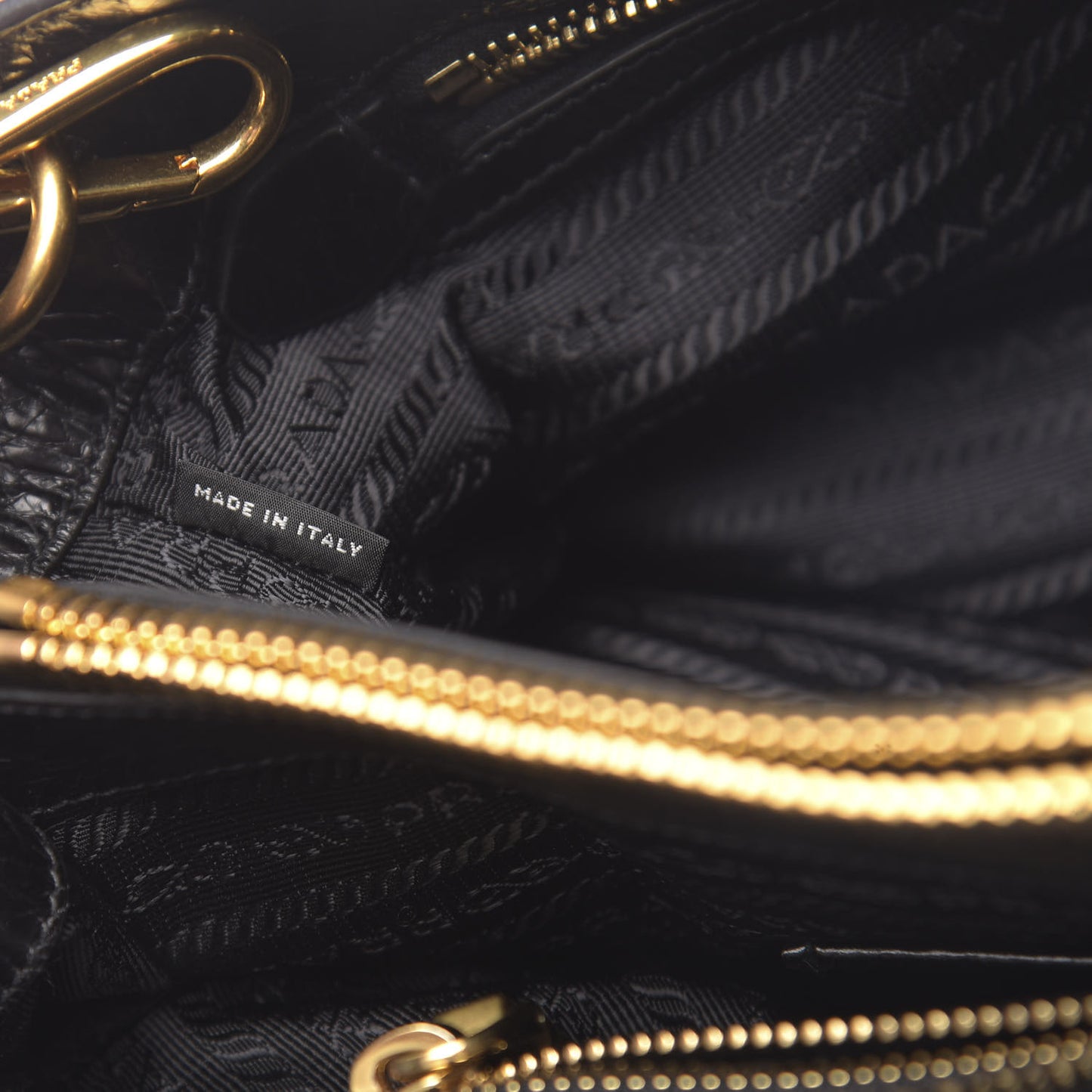 Vitello Shine Tote Black