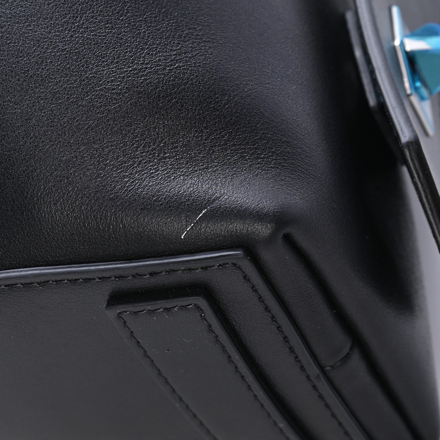 Smooth Calfskin Medium Soft Antigona Black