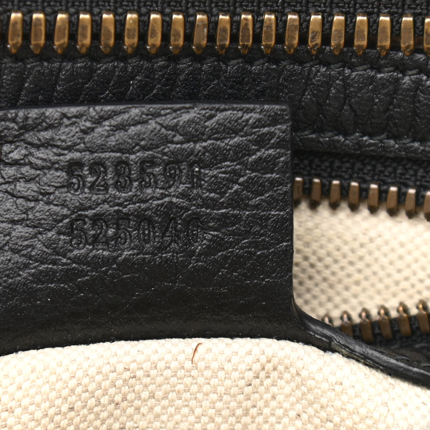 Gucci Grained Calfskin Logo Messenger Bag Black 7 of 13