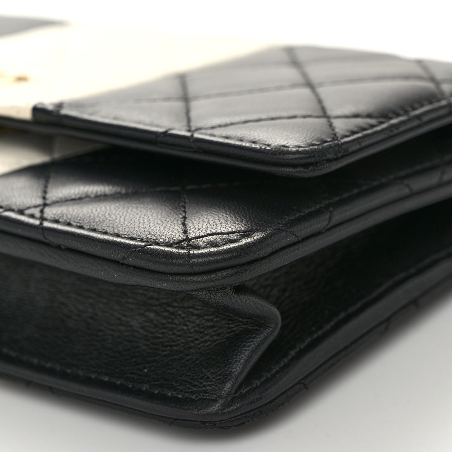 Lambskin Quilted Wallet On Chain WOC White Black