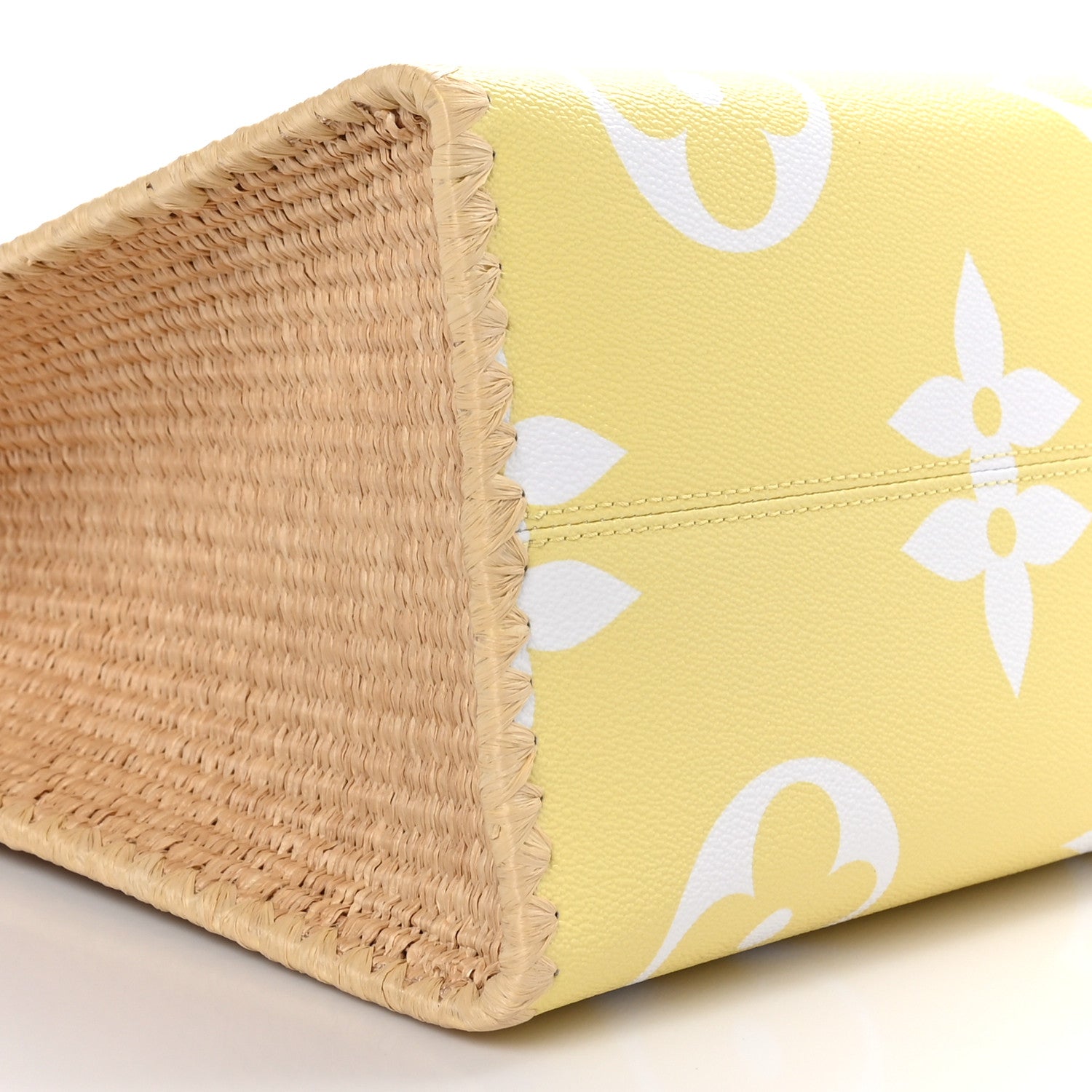 Louis Vuitton Monogram Giant By The Pool Guam Onthego GM Light Pink 7 of 10