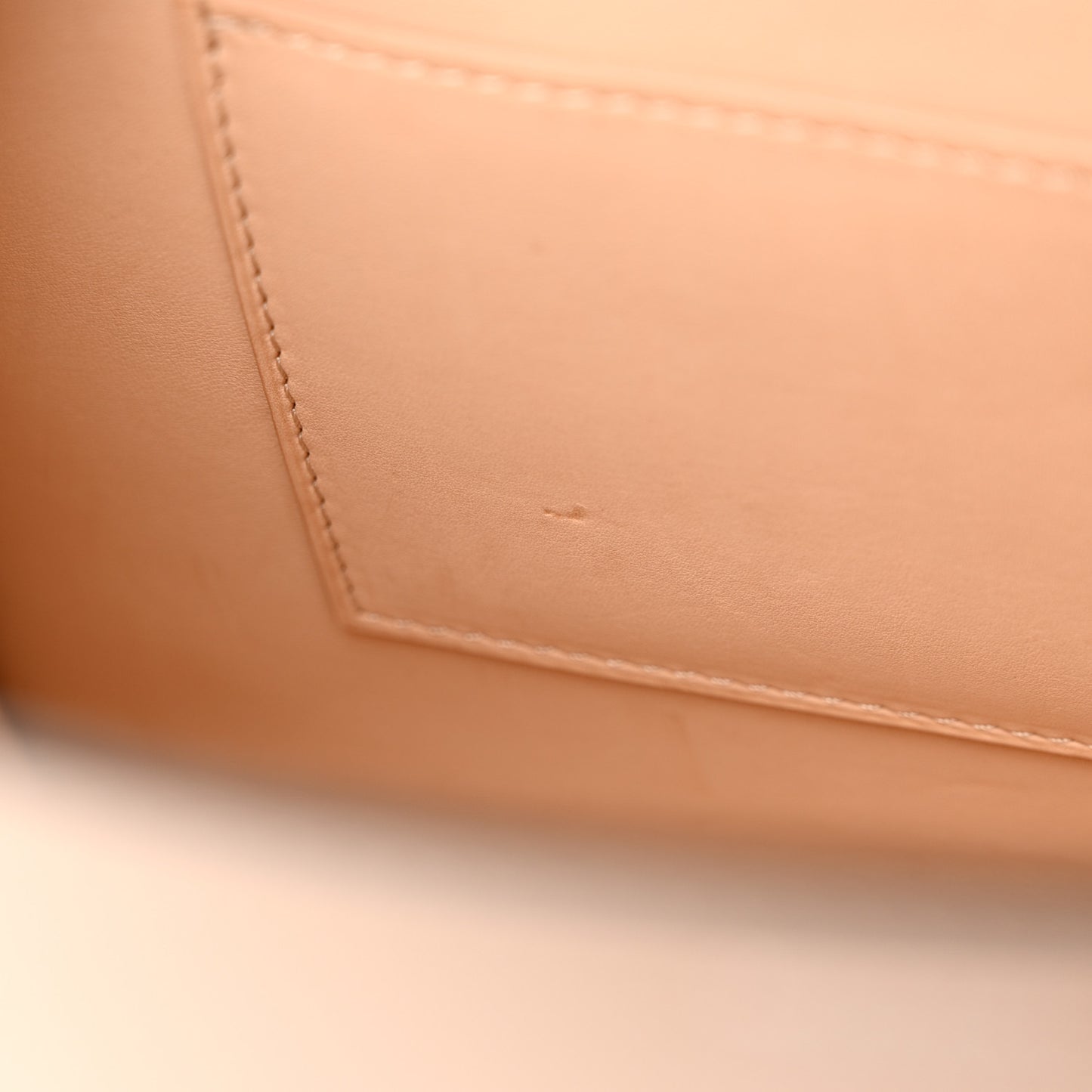 Carat Calfskin Bicolor Gabrielle PM Peche Powder