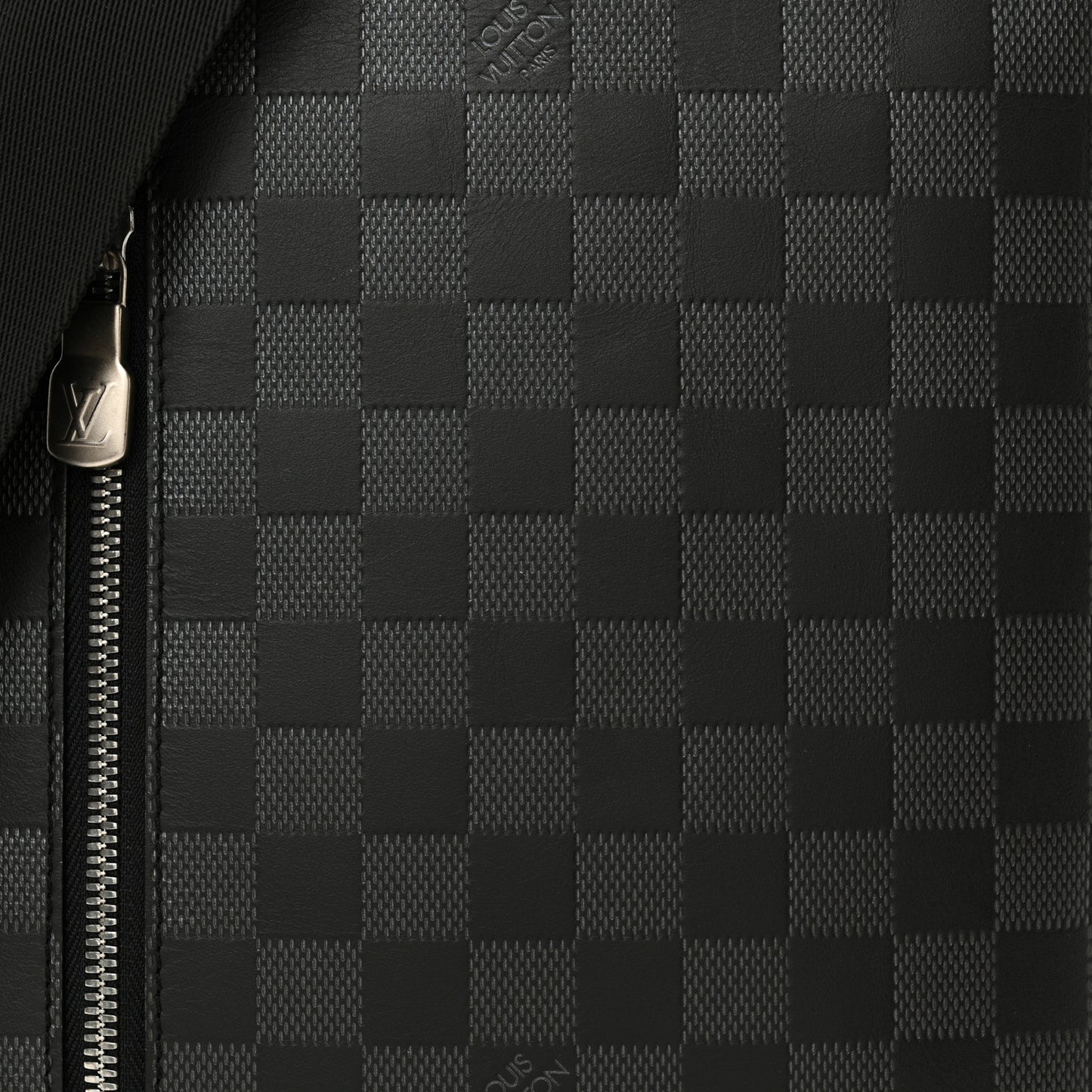 Damier Infini Discovery Messenger BB Onyx