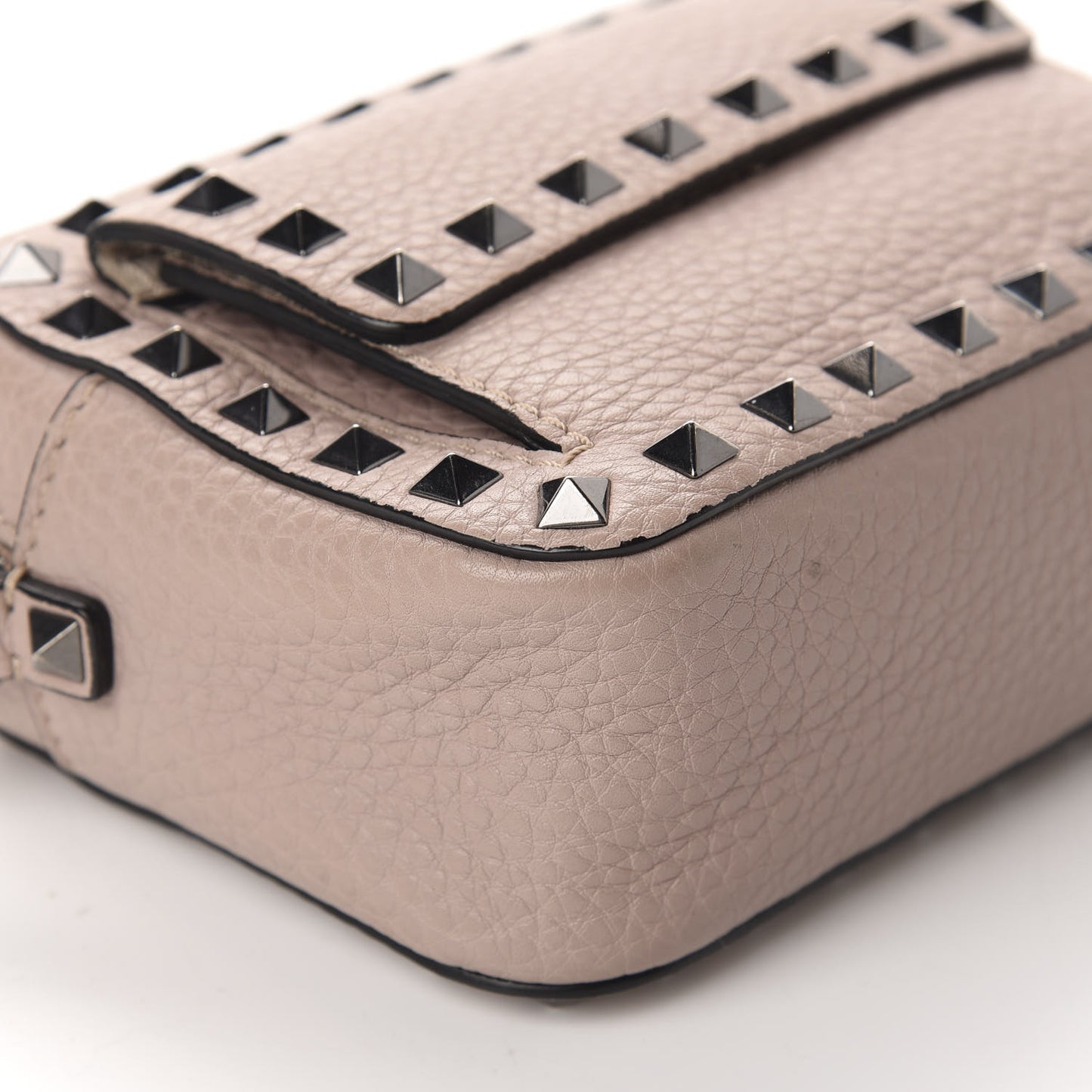 Grained Calfskin Small Rockstud Flap Pocket Camera Crossbody Bag Poudre