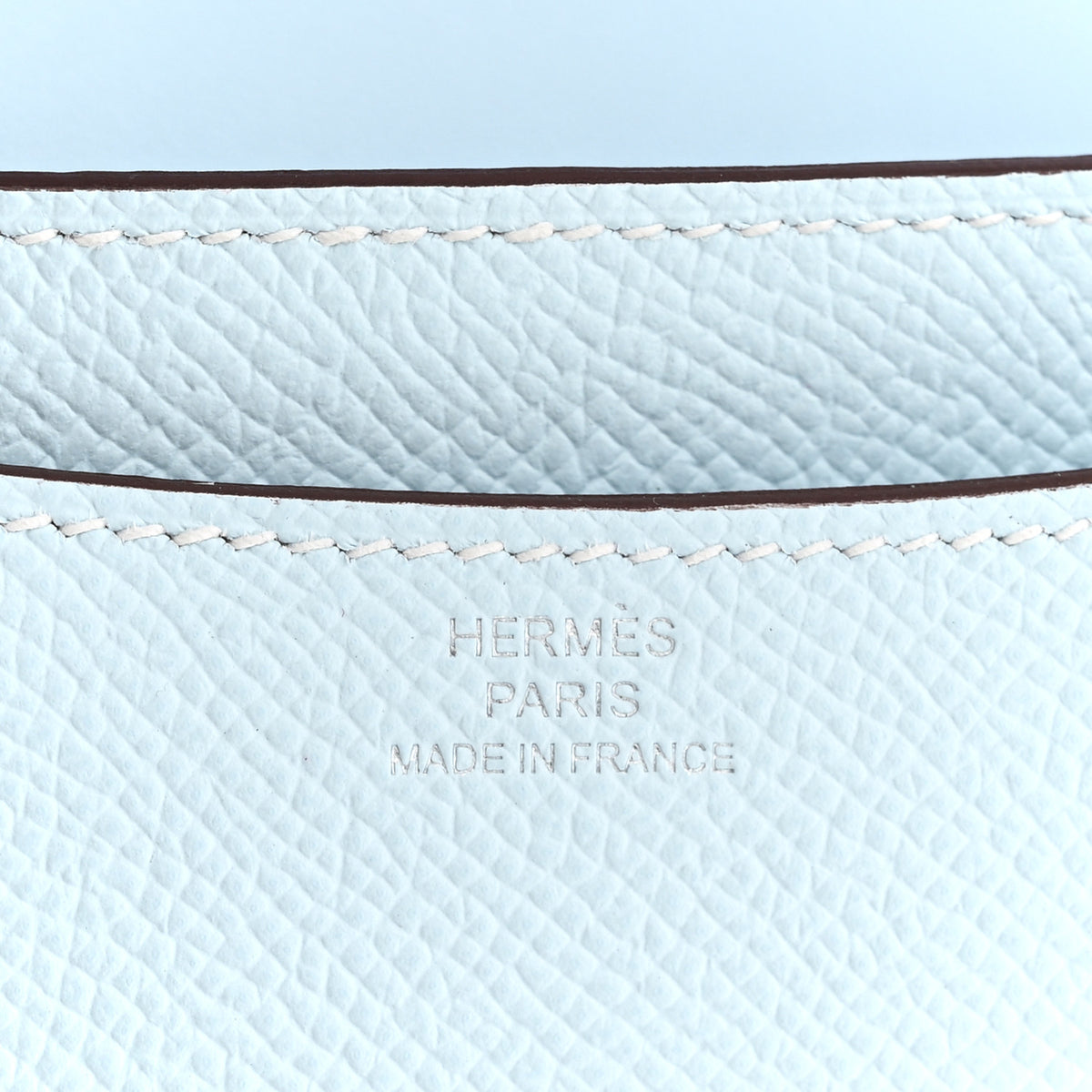 Epsom Constance 18 Bleu Brume