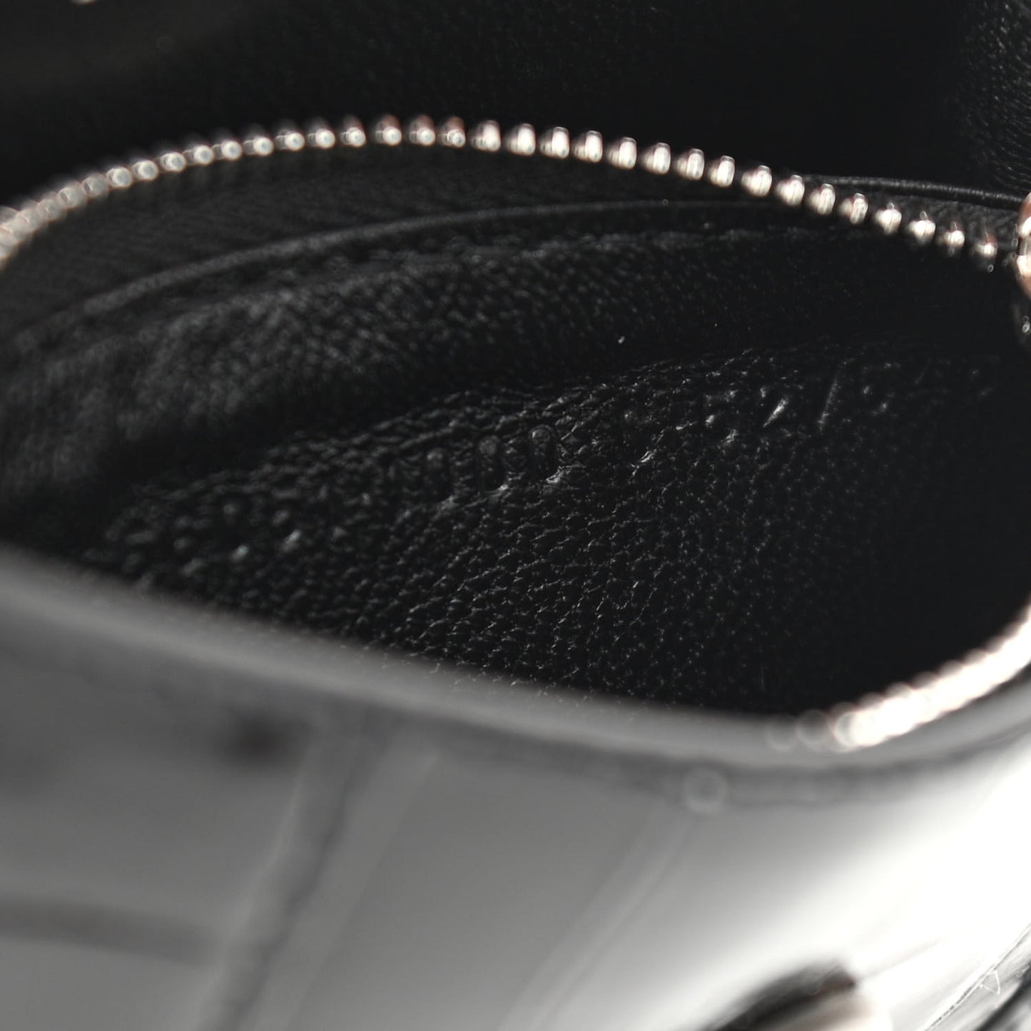Shiny Calfskin Monochrome Crocodile Embossed Hourglass Chain Cardholder Black