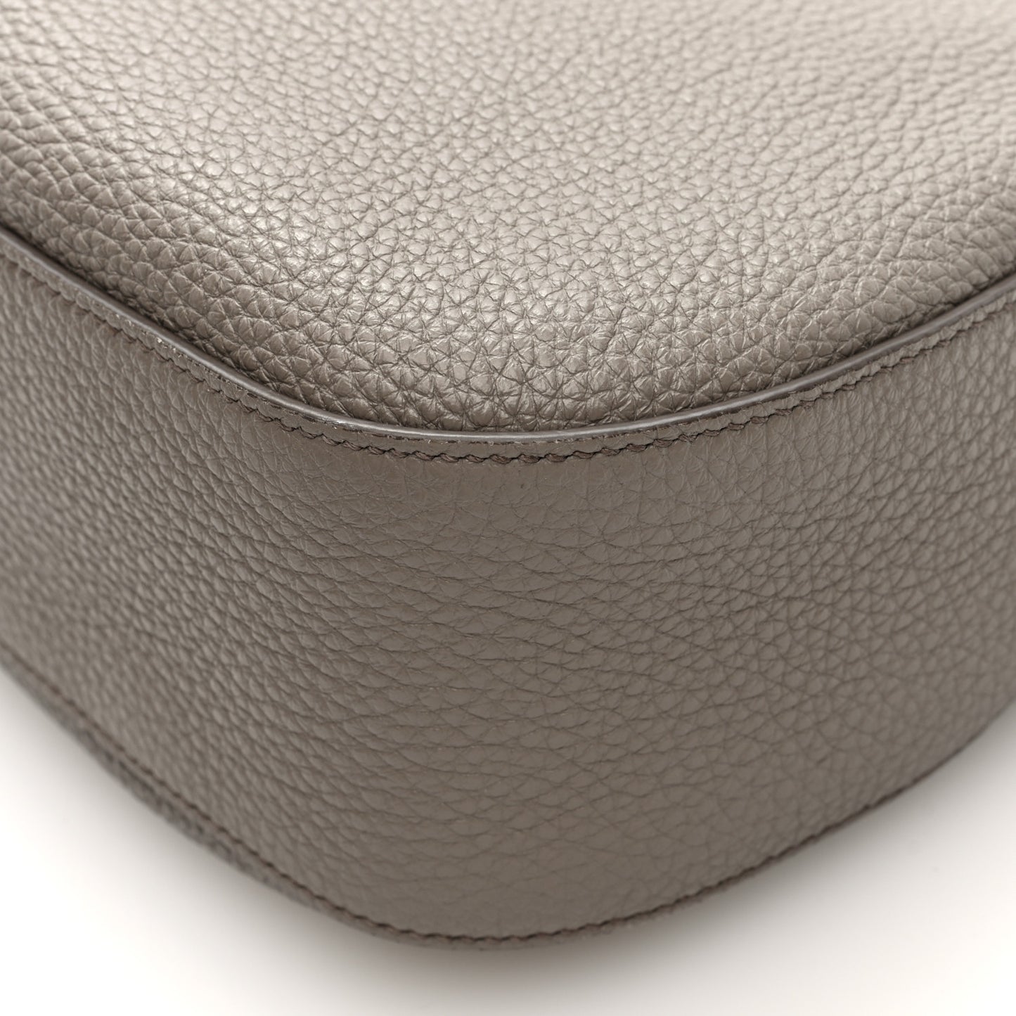 Vitello Daino Soft Large Zippered Messenger Hobo Argilla