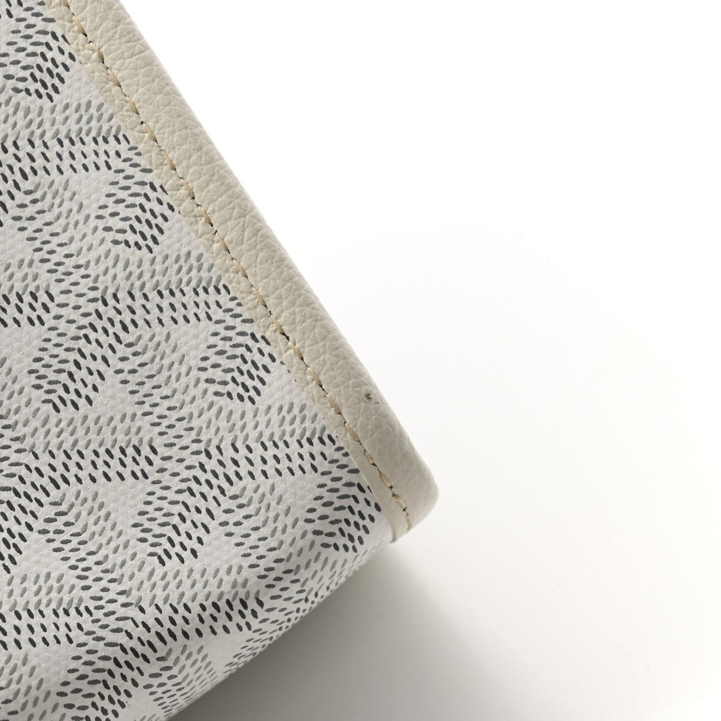 Goyardine Jouvence MM Toiletry Pouch White