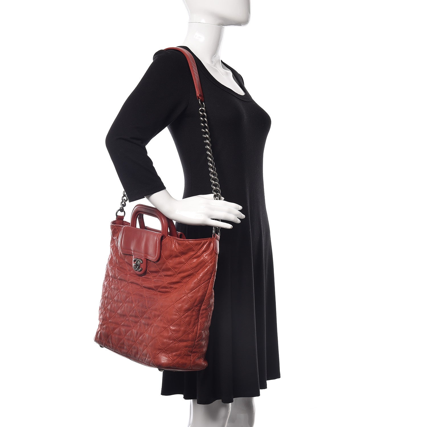 Chanel Iridescent Calfskin Large In The Mix Tote Red 2 of 17