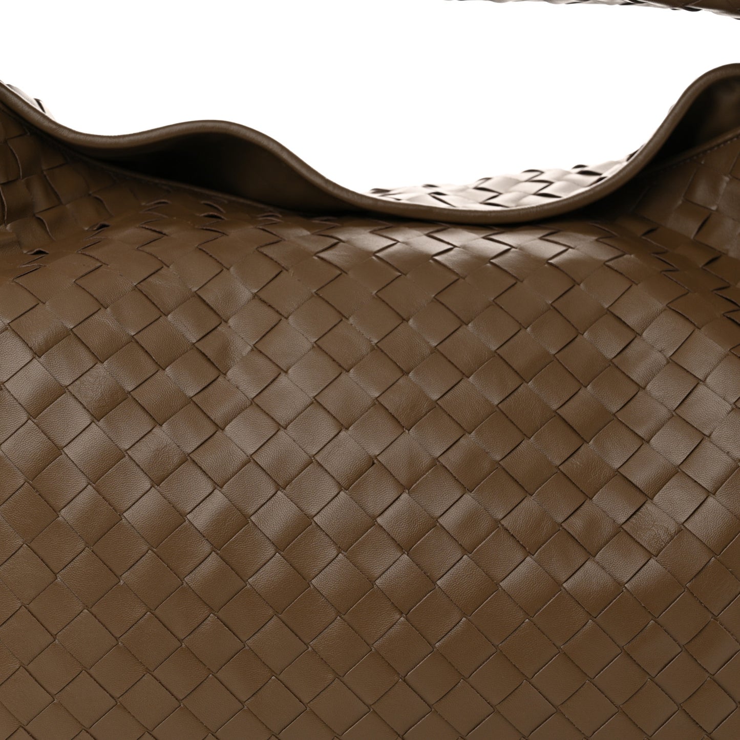 Calfskin Intrecciato Large Hop Pinecone