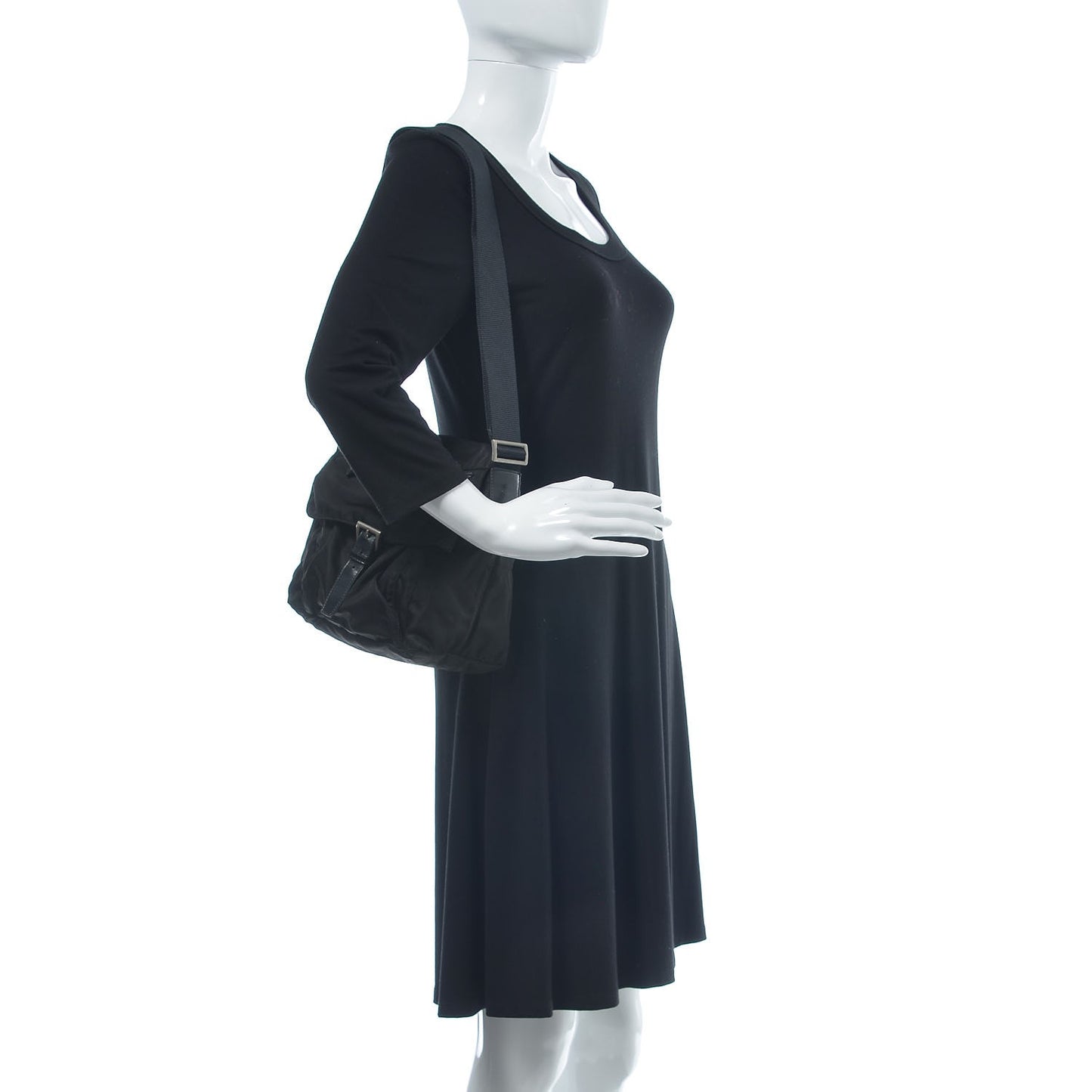Nylon Vela Messenger Black