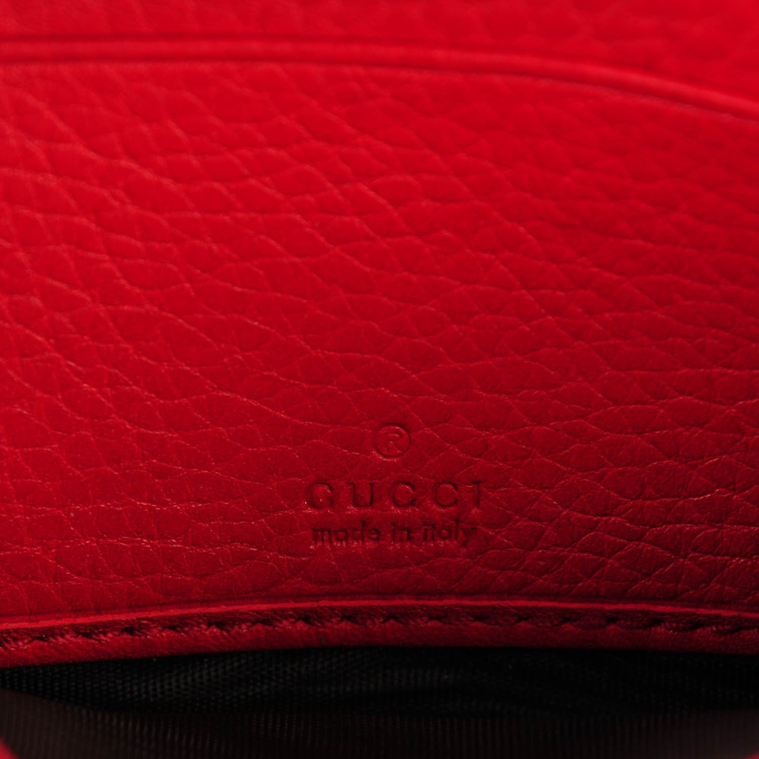 Gucci Pebbled Calfskin Soho Compact Disco Zip Around Wallet Tabasco Red 6 of 7