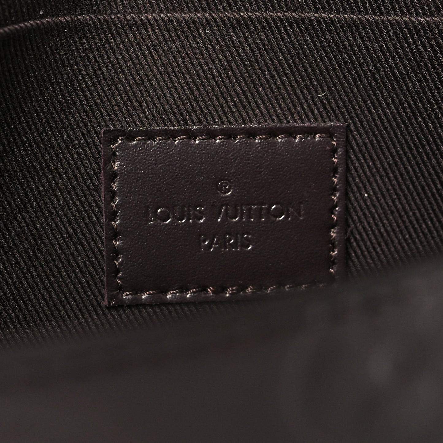 Vernis Pochette Felicie Chain Wallet Amarante