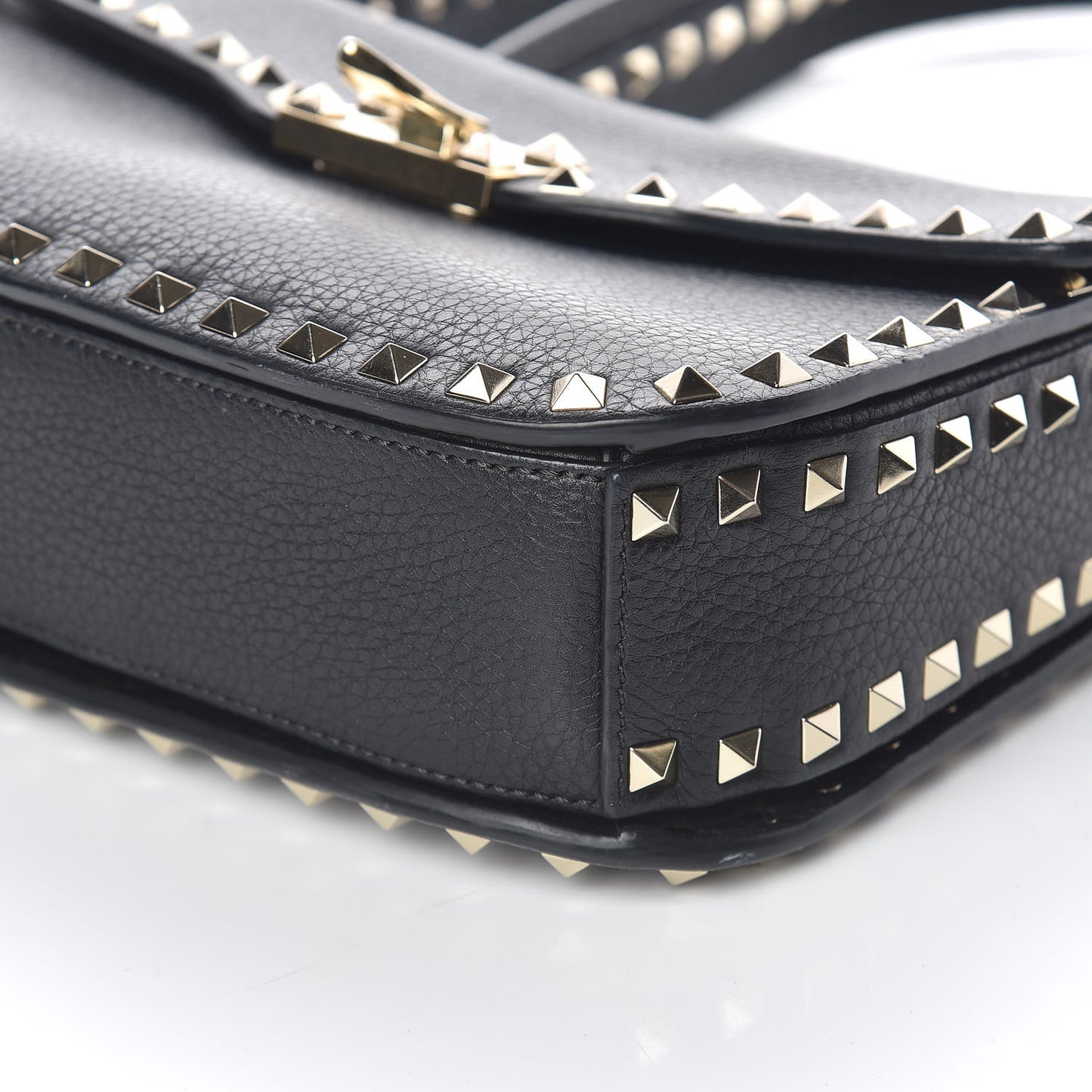 Pebbled Calfskin Medium Rockstud Flap Saddle Bag Black