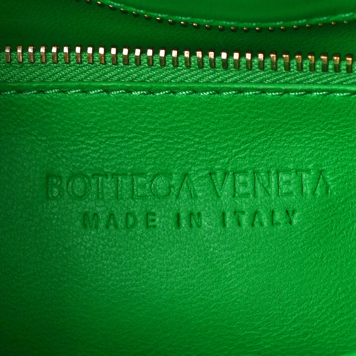 Lambskin Maxi Intreccio Padded Chain Cassette Crossbody Bag Parakeet