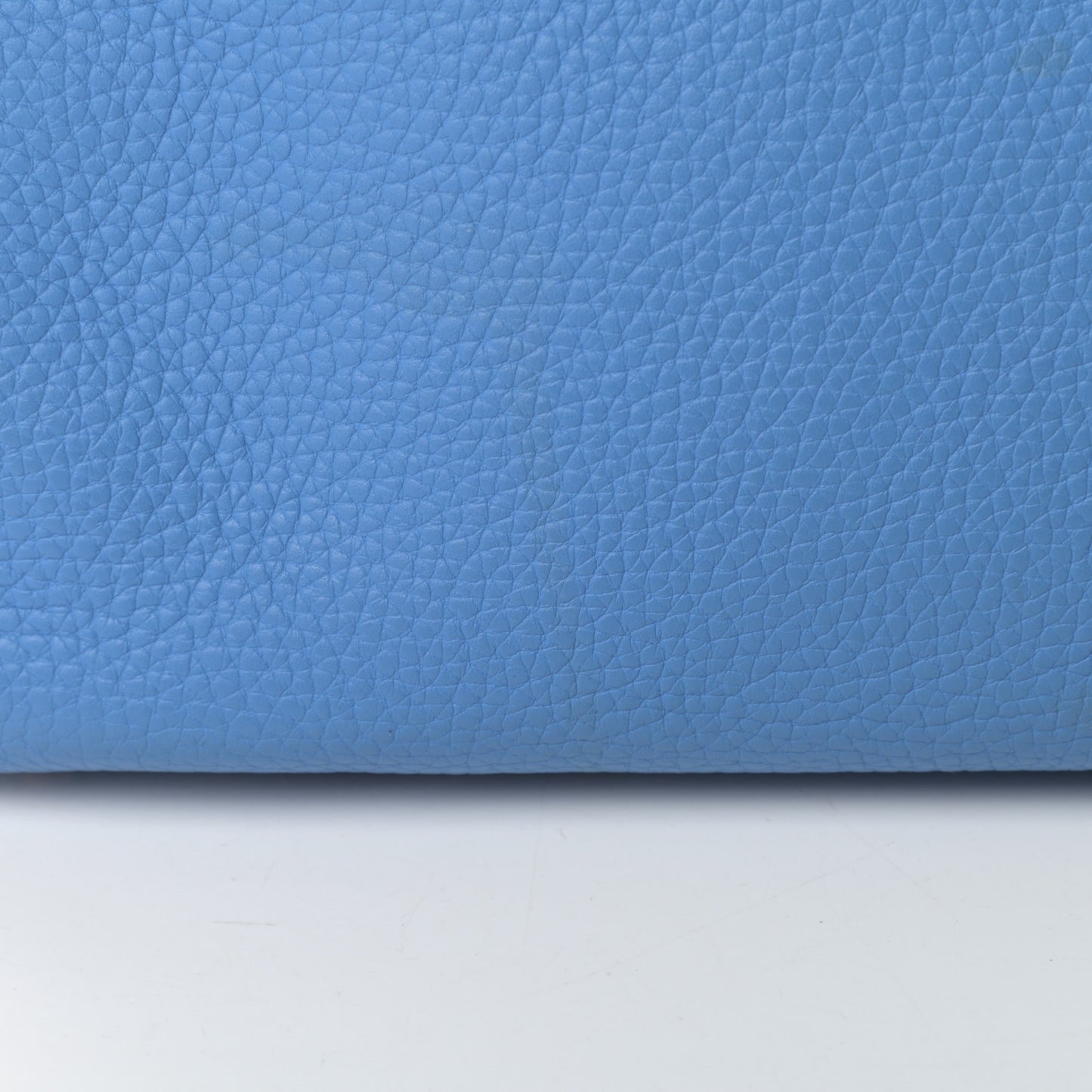 Togo Kelly Retourne 28 Bleu Paradise