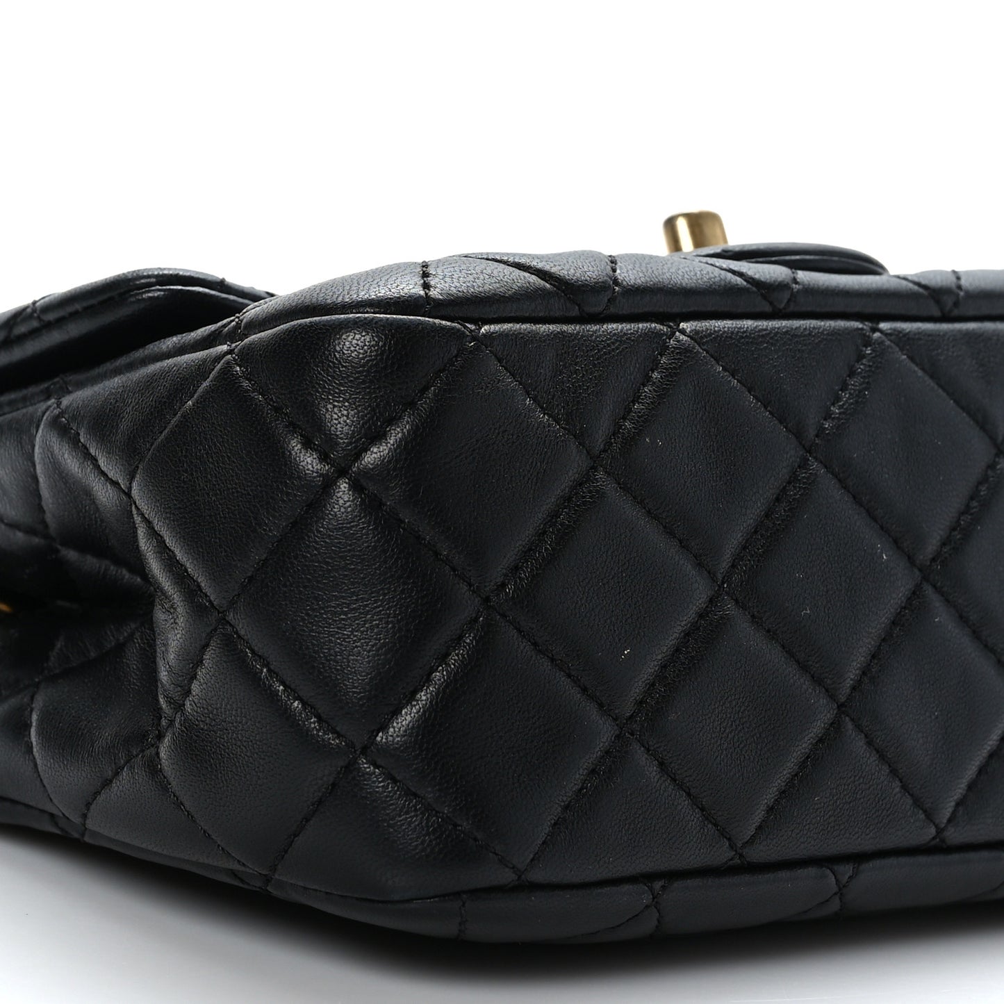 Lambskin Quilted Mini Pearl Crush Flap Black