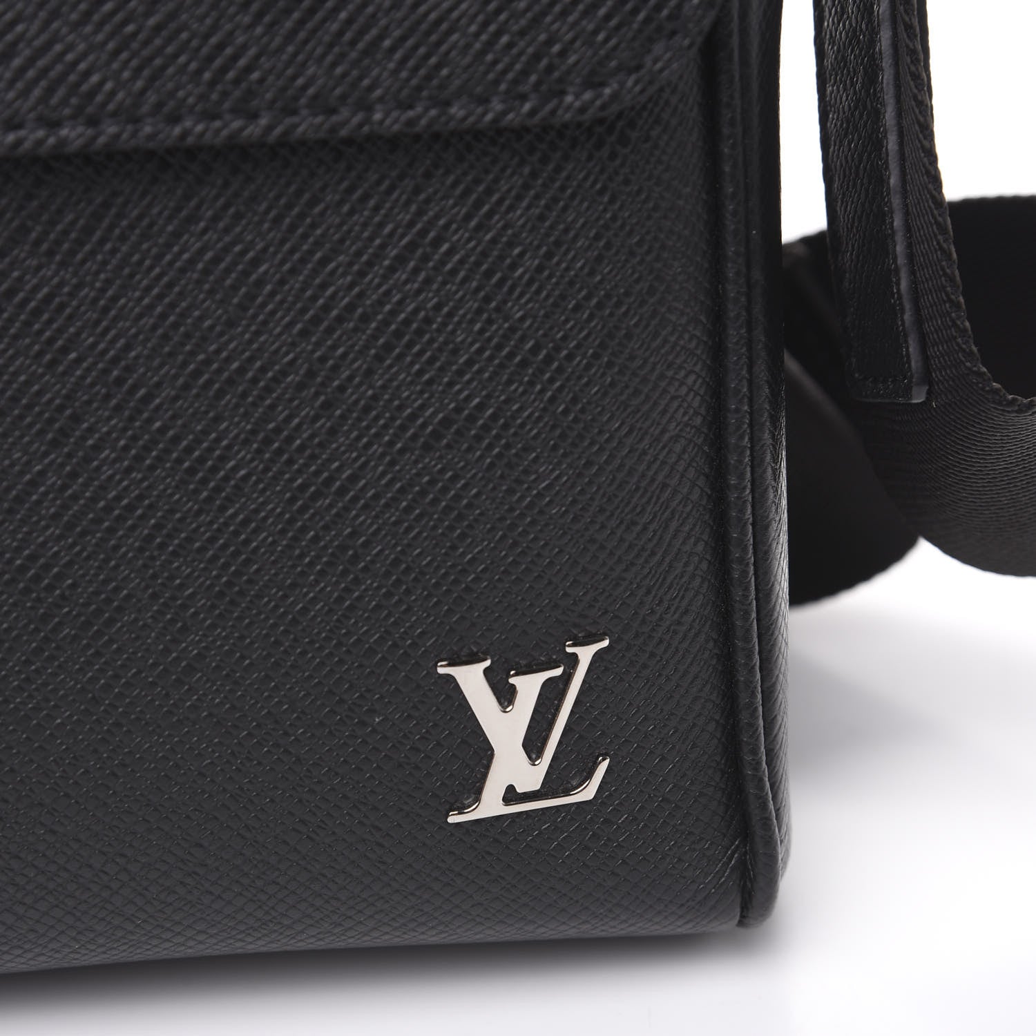 Louis Vuitton Taiga Alex Messenger PM Black 8 of 8