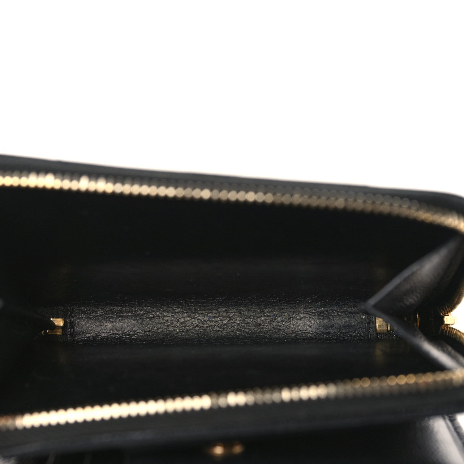 Saint Laurent Grain De Poudre Matelasse Chevron Monogram Compact Zip Around Wallet Black 6 of 7