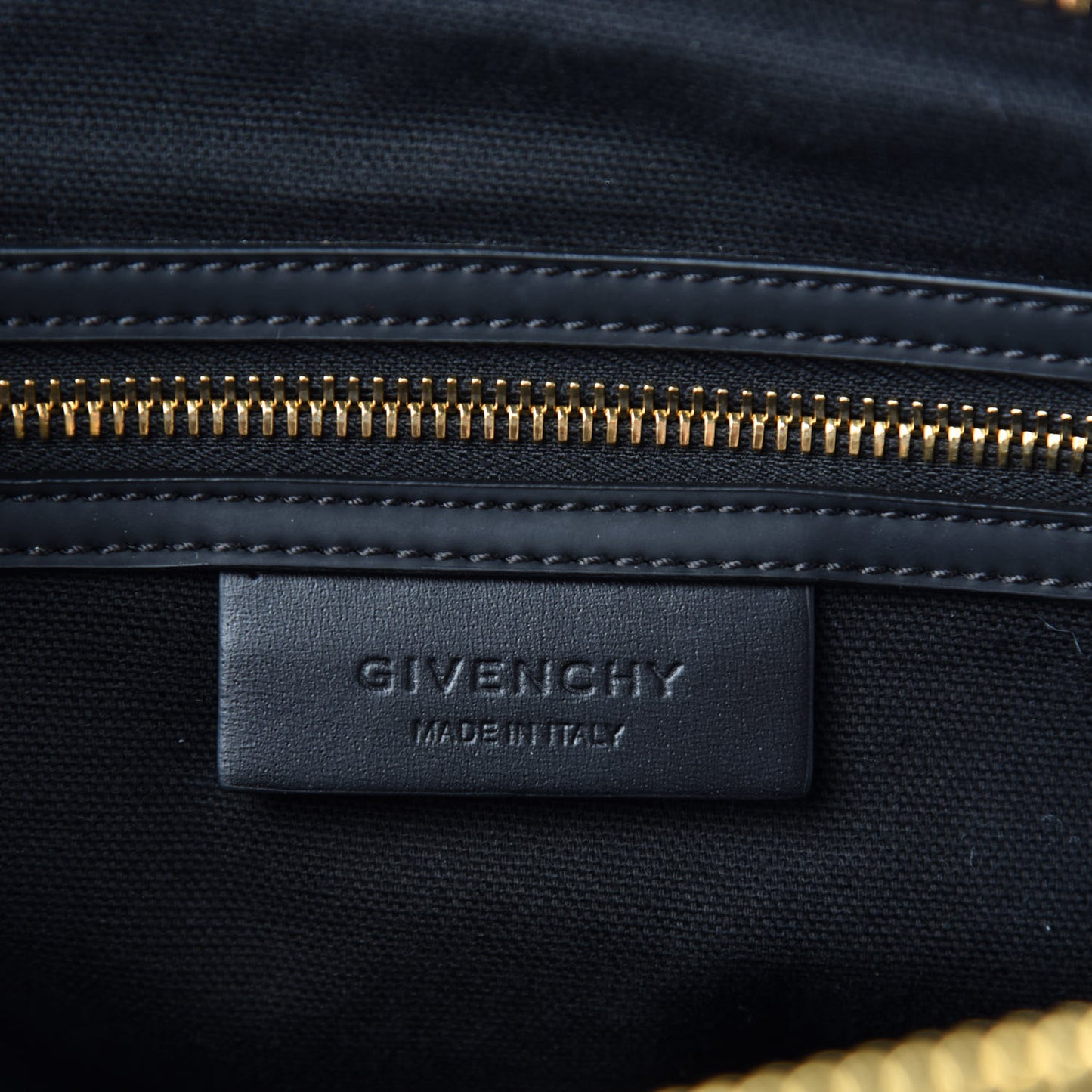 Rubber Effect Calfskin Medium Antigona Black
