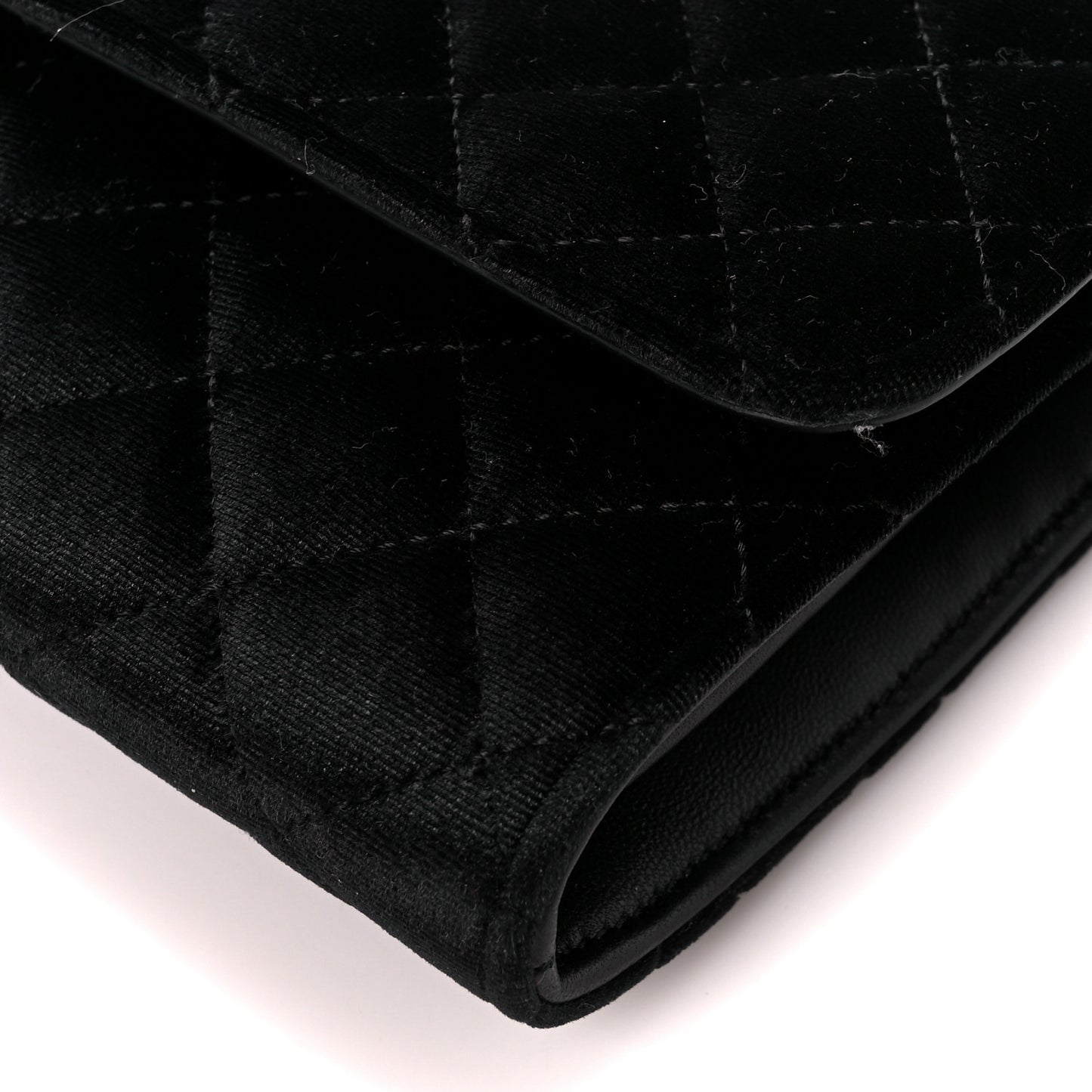 Velvet Quilted Medusa Wallet On Chain Black