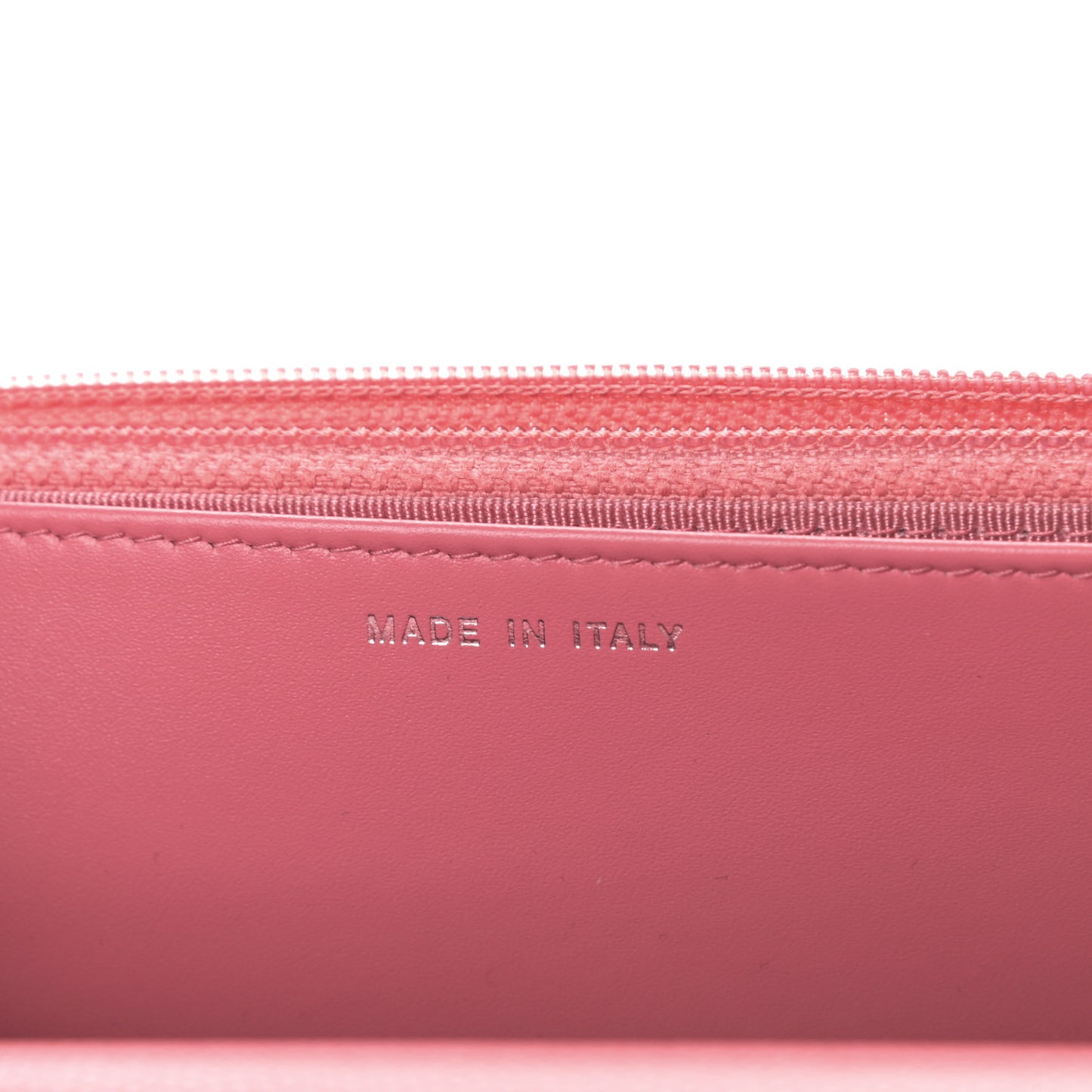 Caviar Chevron Quilted Wallet On Chain WOC Pink