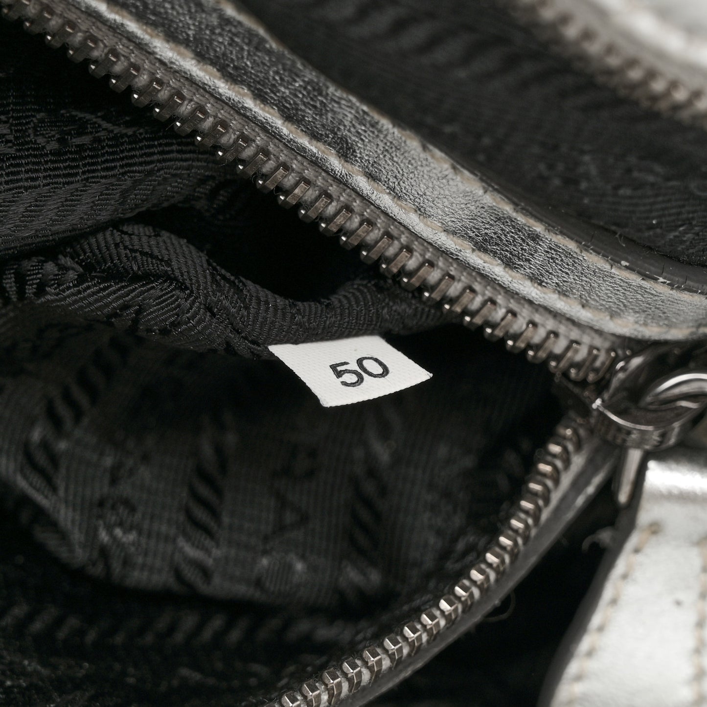 Metallic Nappa Gaufre Messenger Tote Argento