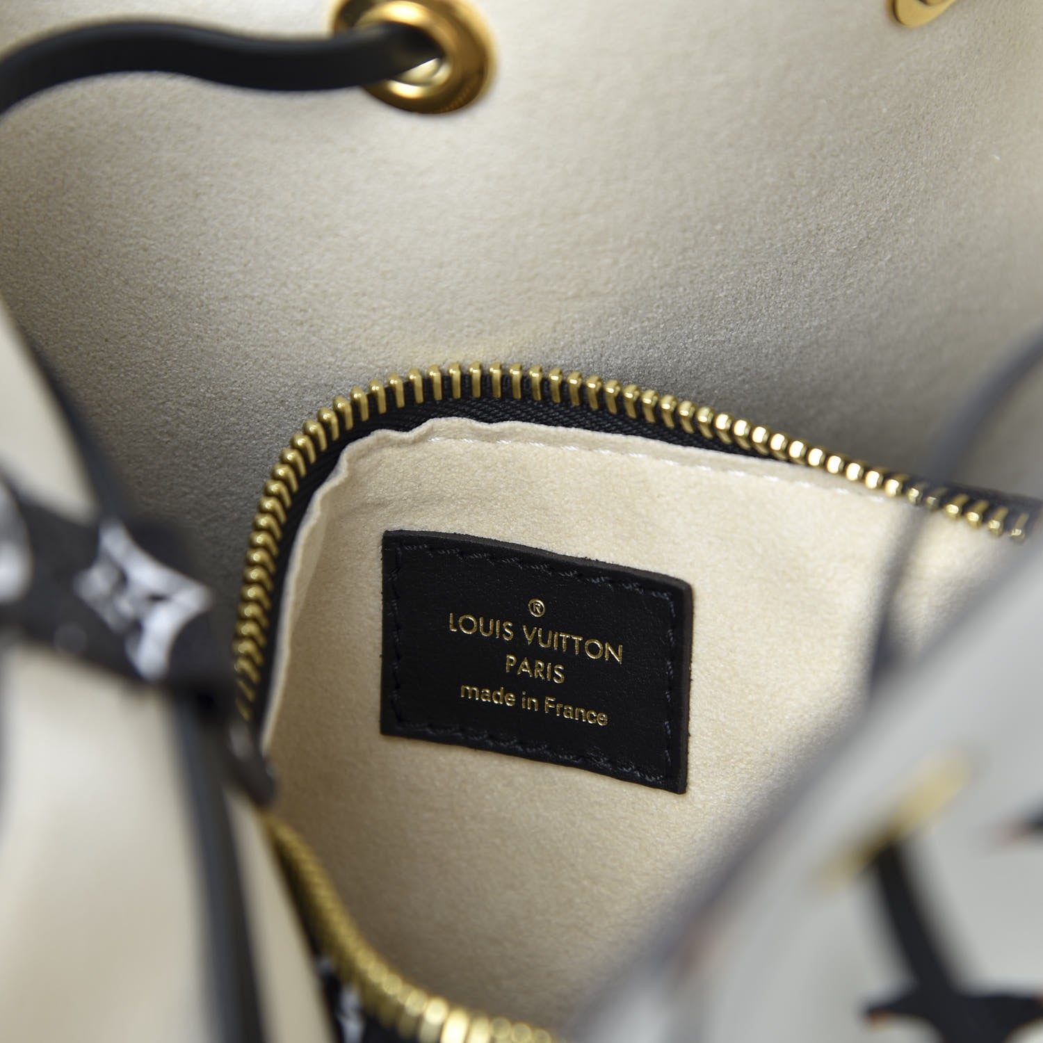 Louis Vuitton Monogram Giant Jungle NéoNoé Ivory 7 of 9