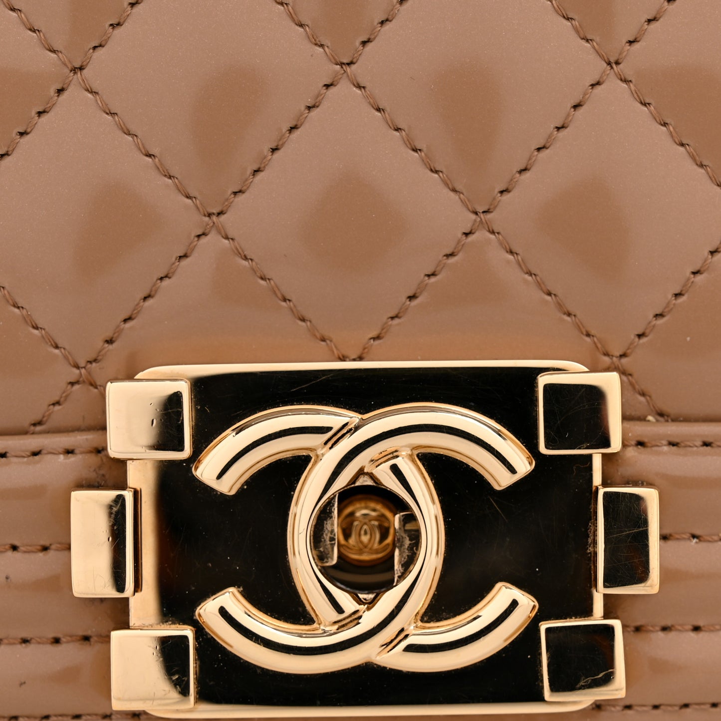 Iridescent Patent Calfskin New Medium Boy Flap Beige