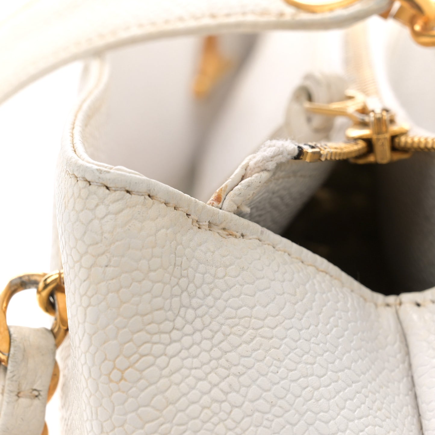 Caviar CC Shoulder Bag White