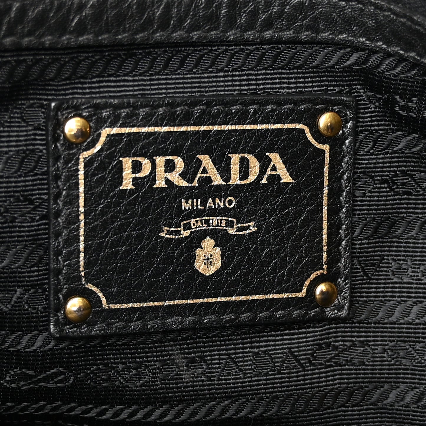 Vitello Daino Shoulder Bag Black