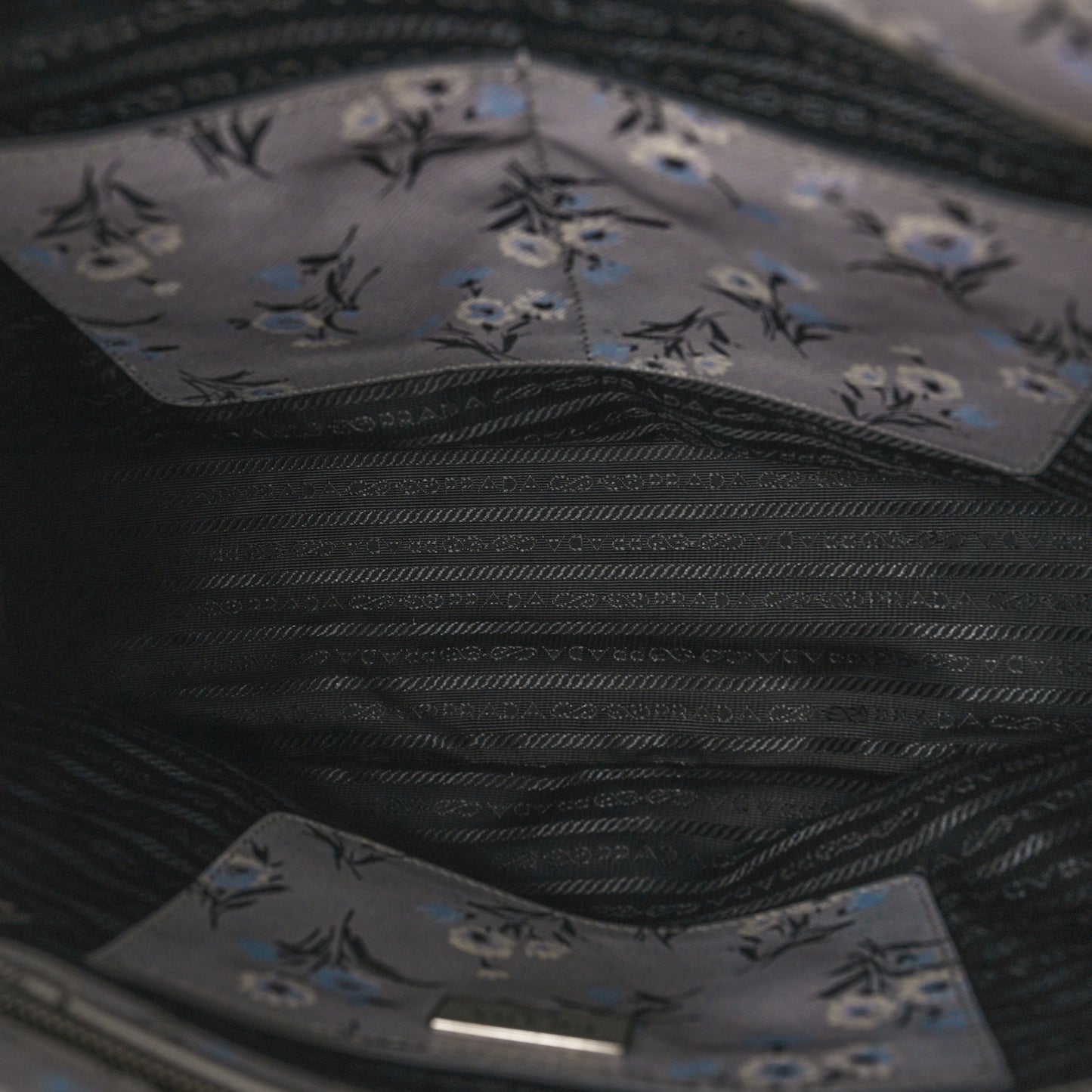 Saffiano Floral Print Medium Galleria Double Zip Tote Acciaio