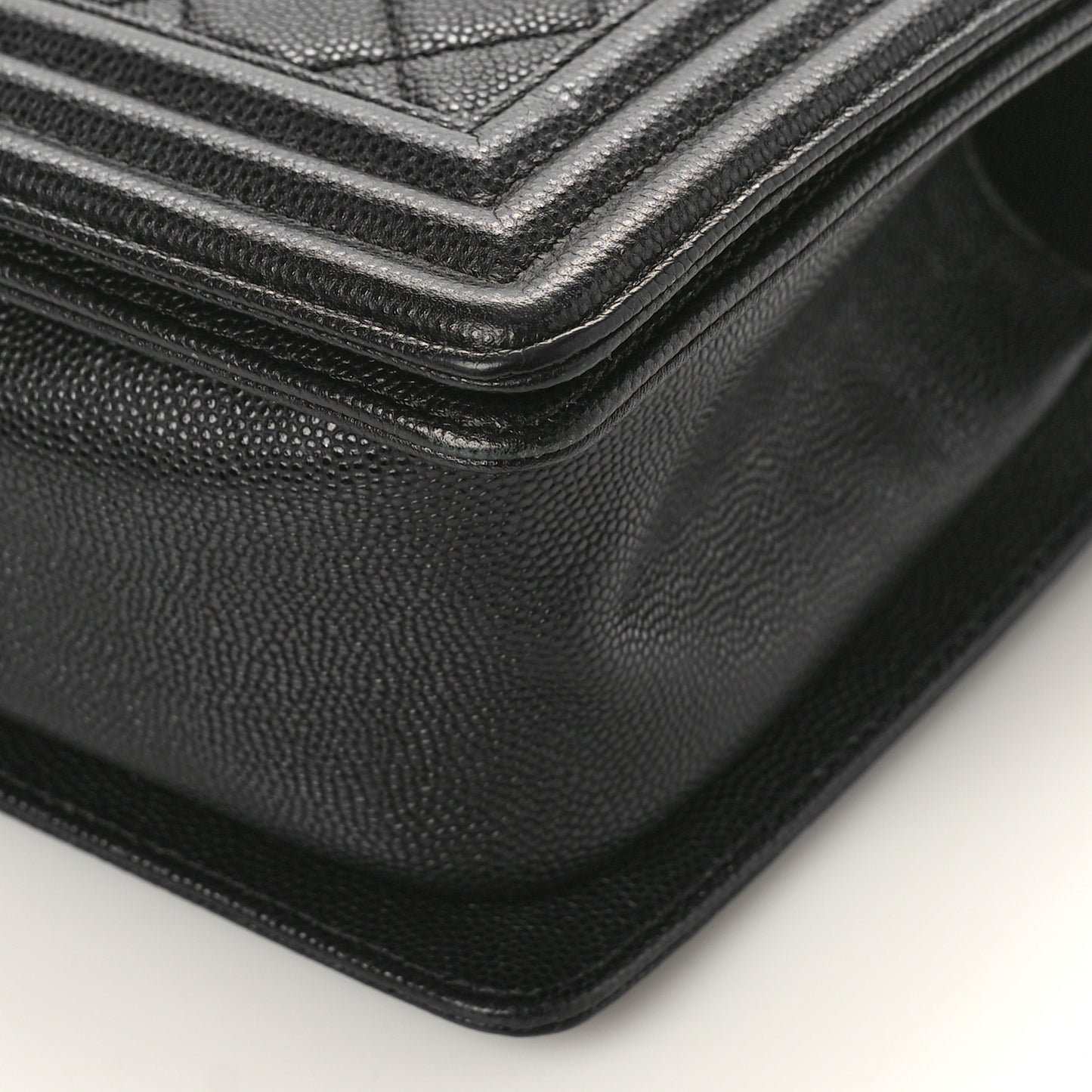 Caviar Quilted Medium Boy Flap Black